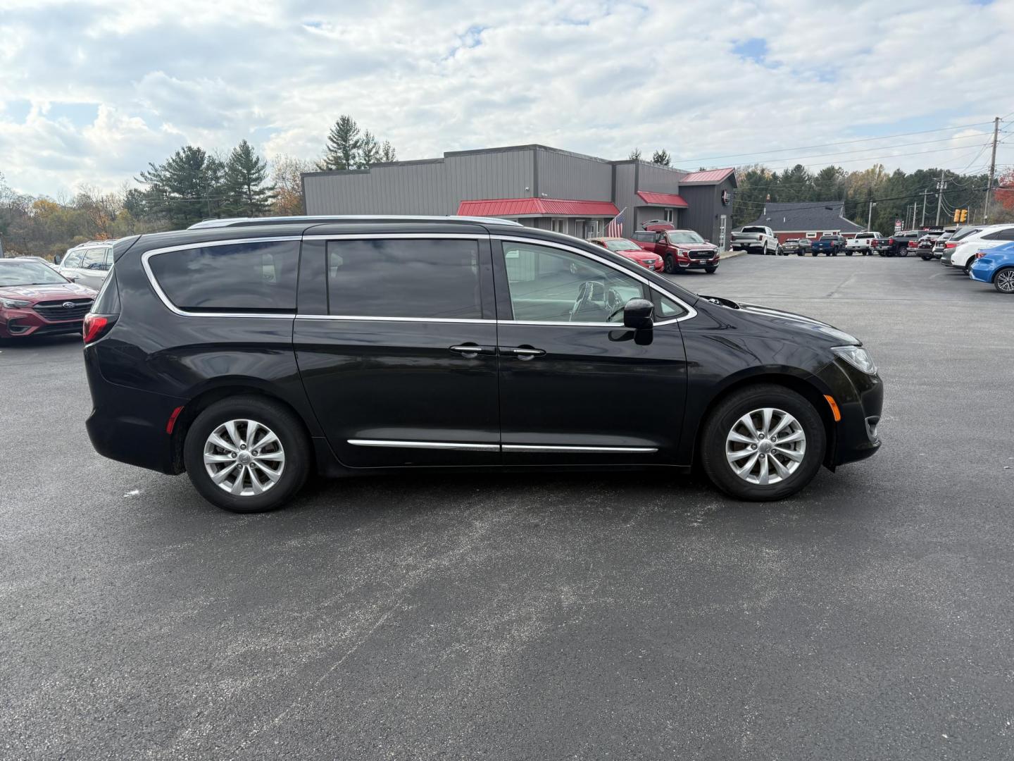 2018 Black /Black Chrysler Pacifica Touring-L (2C4RC1BG8JR) with an 3.6L V6 DOHC 24V engine, Automatic transmission, located at 11115 Chardon Rd. , Chardon, OH, 44024, (440) 214-9705, 41.580246, -81.241943 - Photo#5