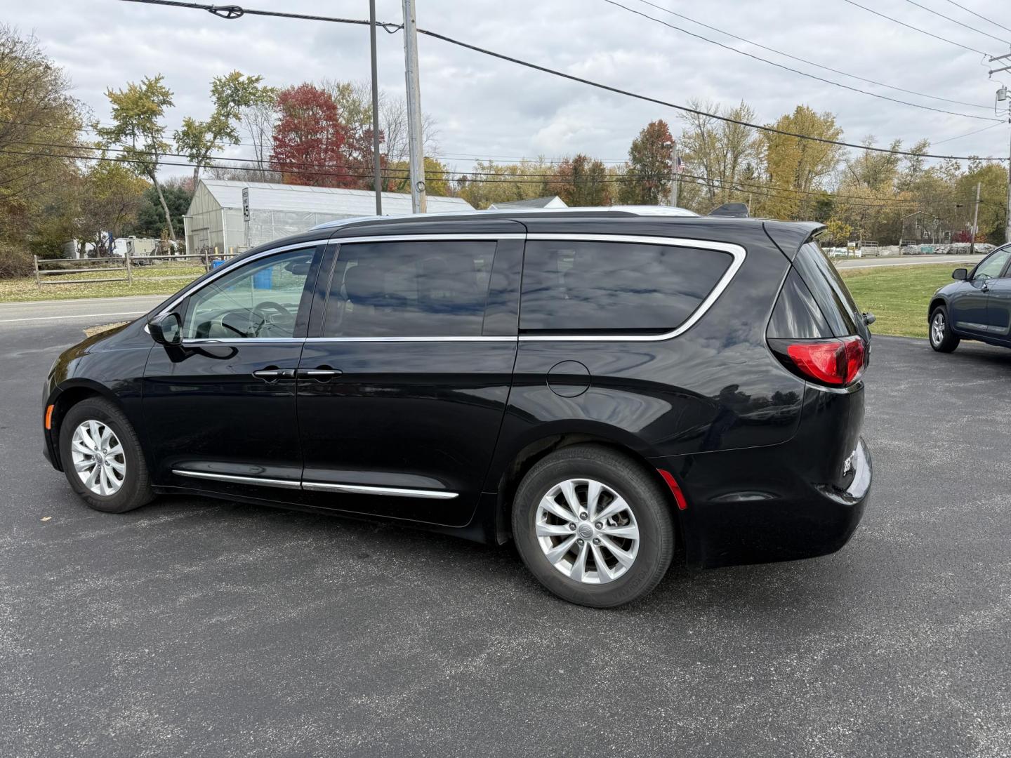 2018 Black /Black Chrysler Pacifica Touring-L (2C4RC1BG8JR) with an 3.6L V6 DOHC 24V engine, Automatic transmission, located at 11115 Chardon Rd. , Chardon, OH, 44024, (440) 214-9705, 41.580246, -81.241943 - Photo#11