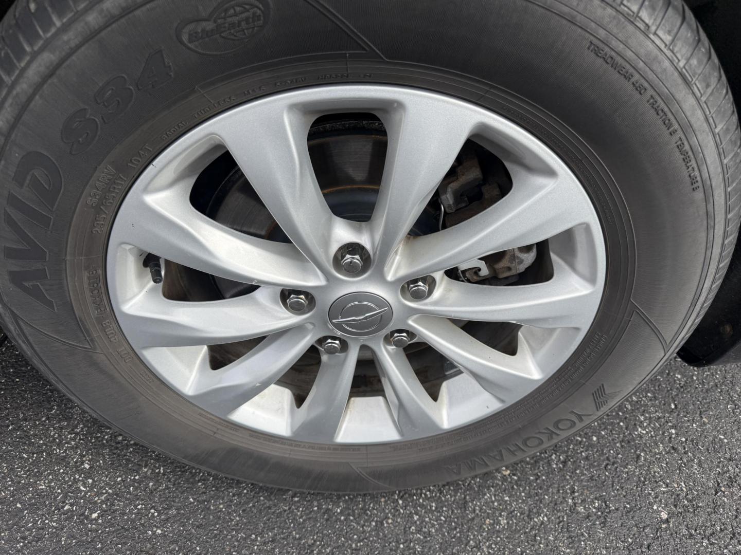 2018 Black /Black Chrysler Pacifica Touring-L (2C4RC1BG8JR) with an 3.6L V6 DOHC 24V engine, Automatic transmission, located at 11115 Chardon Rd. , Chardon, OH, 44024, (440) 214-9705, 41.580246, -81.241943 - Photo#13