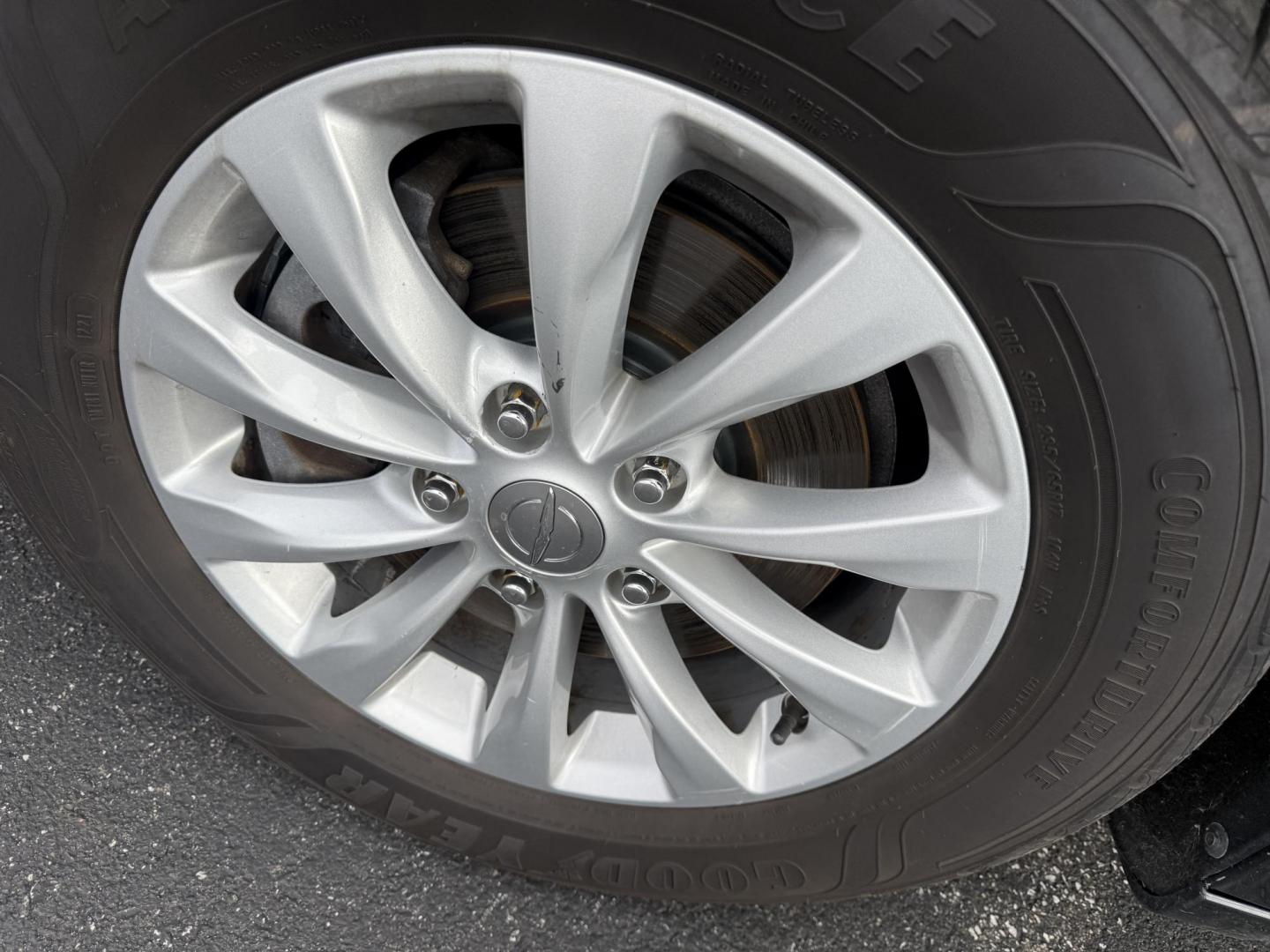 2018 Black /Black Chrysler Pacifica Touring-L (2C4RC1BG8JR) with an 3.6L V6 DOHC 24V engine, Automatic transmission, located at 11115 Chardon Rd. , Chardon, OH, 44024, (440) 214-9705, 41.580246, -81.241943 - Photo#15