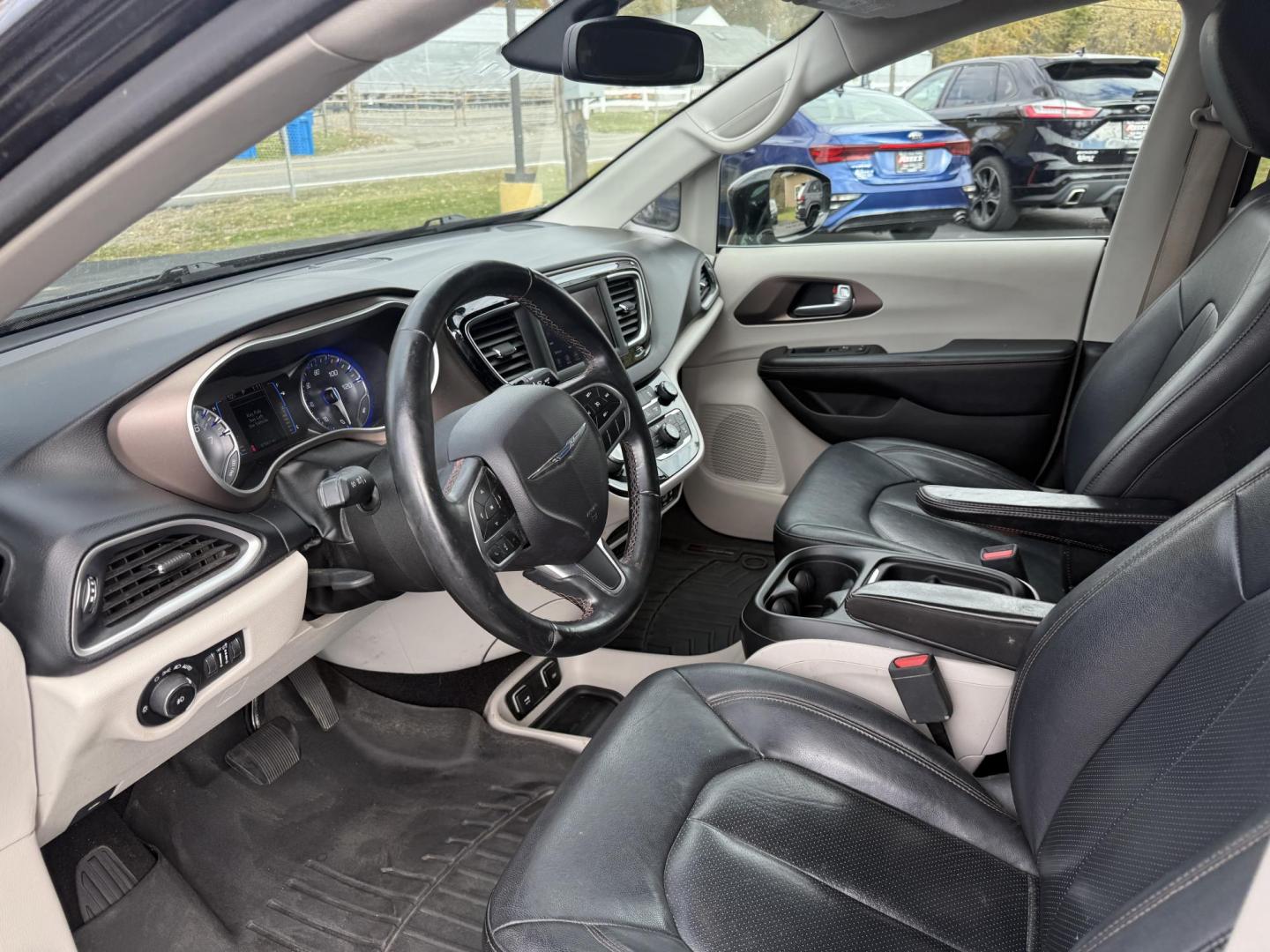 2018 Black /Black Chrysler Pacifica Touring-L (2C4RC1BG8JR) with an 3.6L V6 DOHC 24V engine, Automatic transmission, located at 11115 Chardon Rd. , Chardon, OH, 44024, (440) 214-9705, 41.580246, -81.241943 - Photo#17