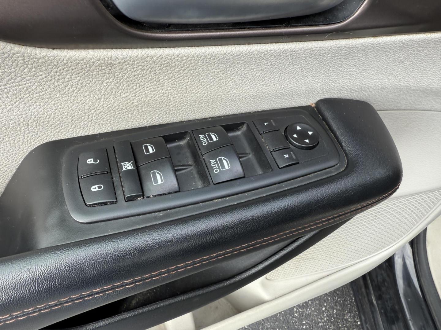 2018 Black /Black Chrysler Pacifica Touring-L (2C4RC1BG8JR) with an 3.6L V6 DOHC 24V engine, Automatic transmission, located at 11115 Chardon Rd. , Chardon, OH, 44024, (440) 214-9705, 41.580246, -81.241943 - Photo#19