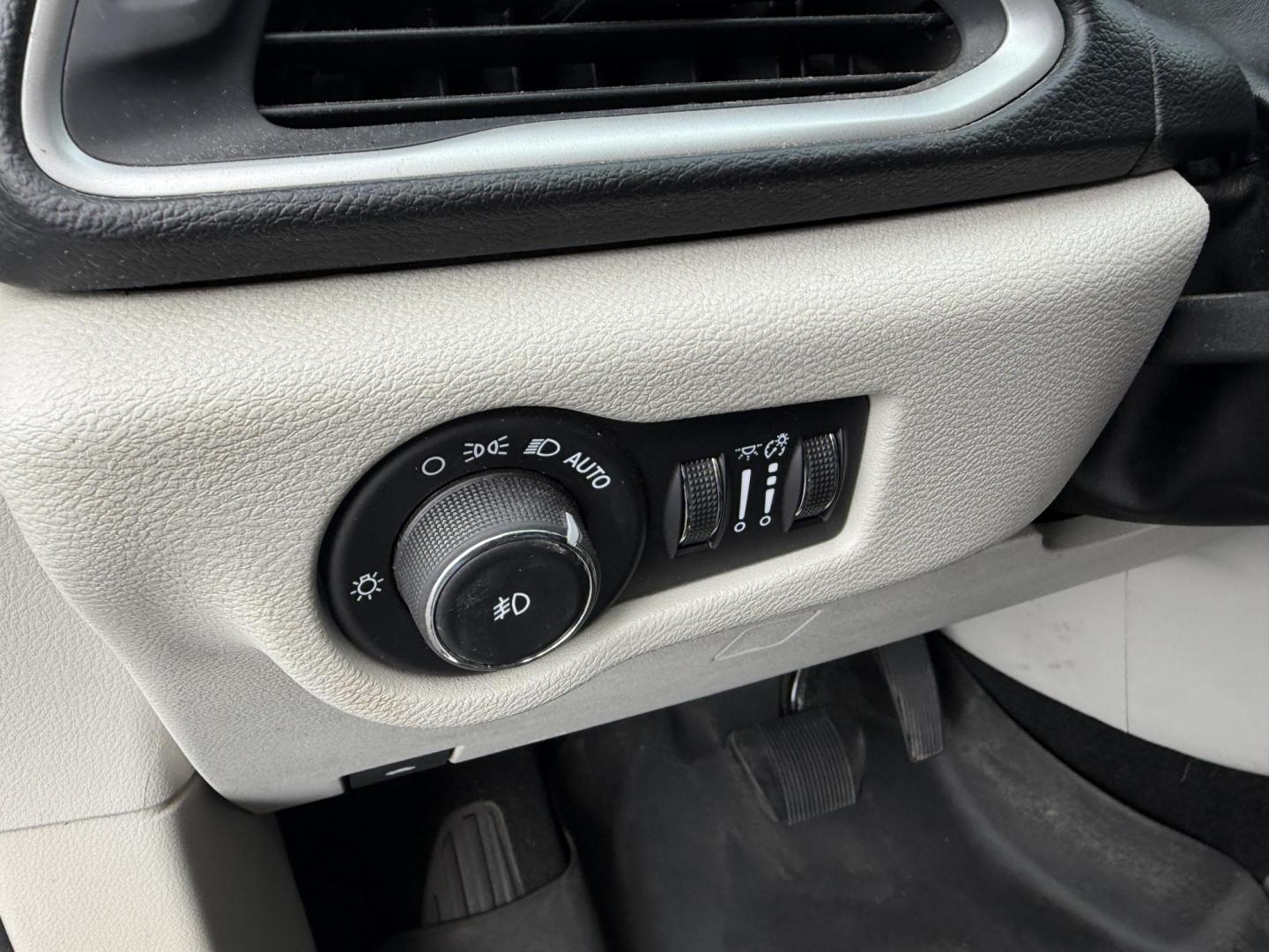 2018 Black /Black Chrysler Pacifica Touring-L (2C4RC1BG8JR) with an 3.6L V6 DOHC 24V engine, Automatic transmission, located at 11115 Chardon Rd. , Chardon, OH, 44024, (440) 214-9705, 41.580246, -81.241943 - Photo#23