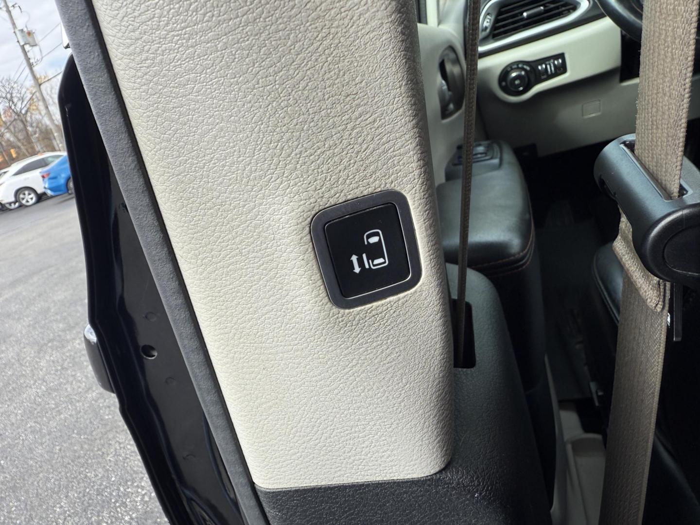 2018 Black /Black Chrysler Pacifica Touring-L (2C4RC1BG8JR) with an 3.6L V6 DOHC 24V engine, Automatic transmission, located at 11115 Chardon Rd. , Chardon, OH, 44024, (440) 214-9705, 41.580246, -81.241943 - Photo#36