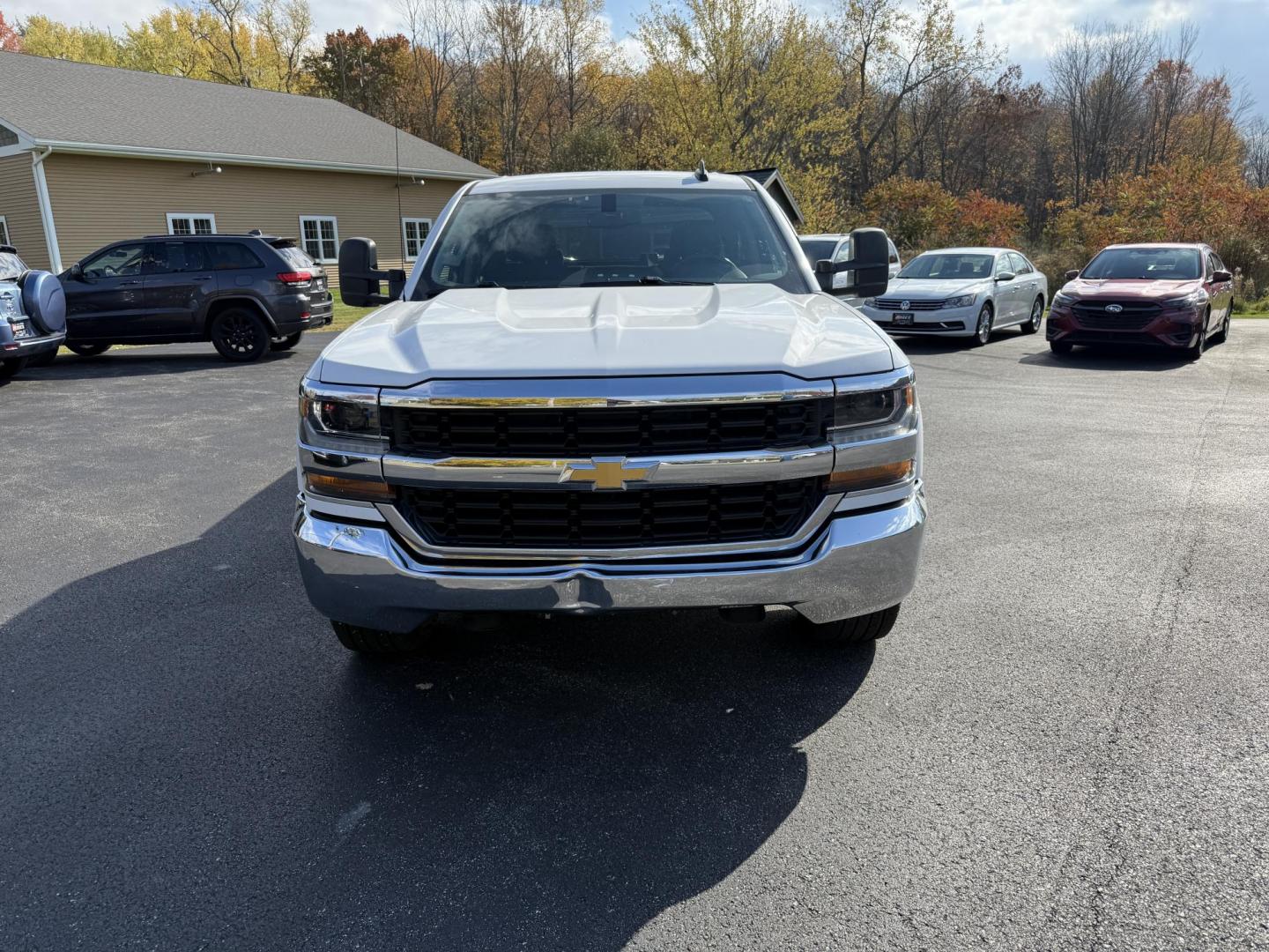 2017 White /Black Chevrolet Silverado 1500 LT Crew Cab 2WD (3GCPCREC5HG) with an 5.3L V8 OHV 16V engine, Automatic transmission, located at 11115 Chardon Rd. , Chardon, OH, 44024, (440) 214-9705, 41.580246, -81.241943 - 2017 Chevrolet Silverado 1500 LT Crew Cab 4WD – Rugged Power, Versatile Towing, and Modern Comfort Get ready to tackle any job or adventure with this 2017 Chevrolet Silverado 1500 LT Crew Cab 4WD. Equipped with a powerful 5.3L EcoTec3 V8 engine and a smooth 6-speed automatic transmission, this - Photo#1
