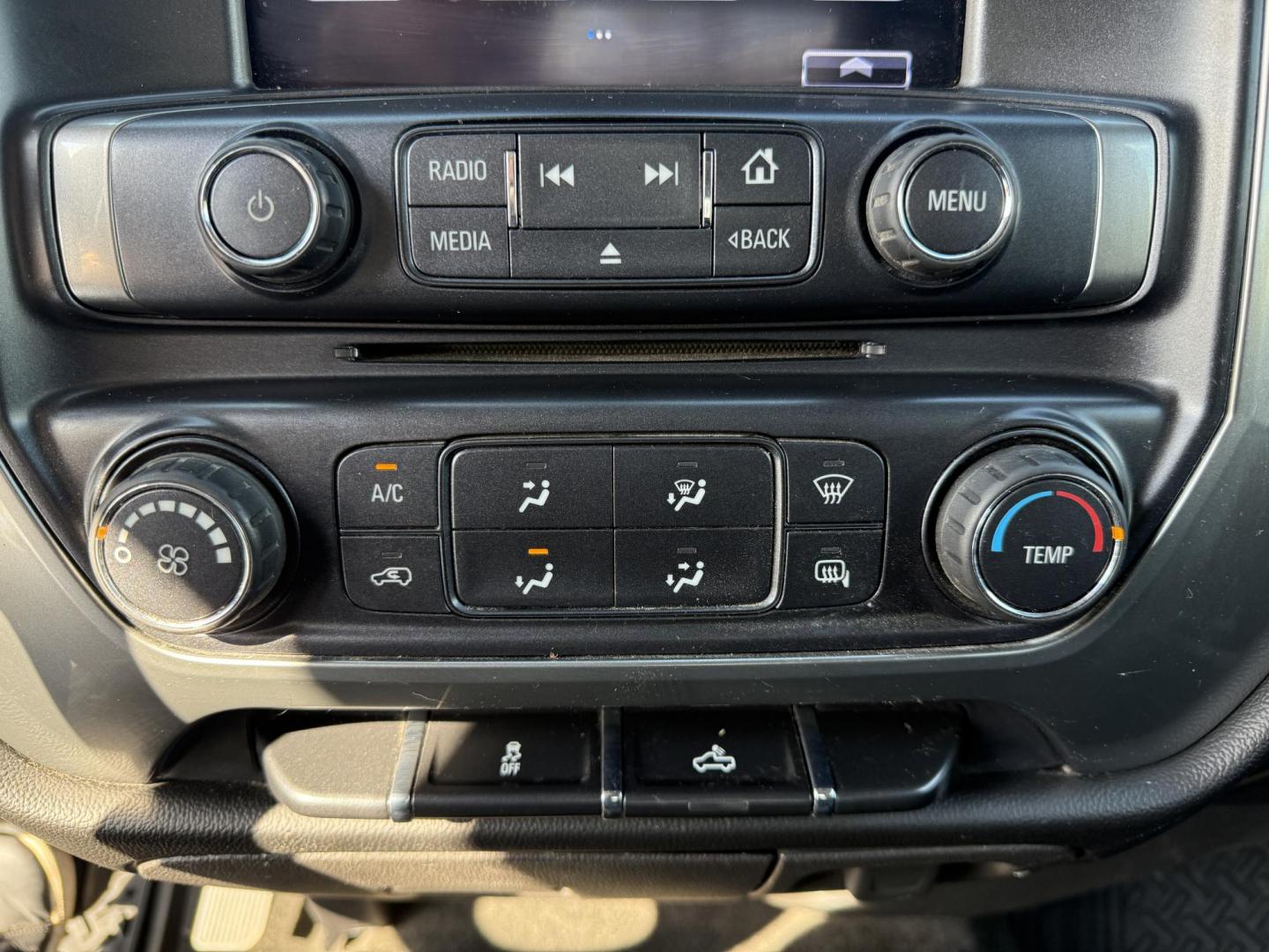 2017 White /Black Chevrolet Silverado 1500 LT Crew Cab 2WD (3GCPCREC5HG) with an 5.3L V8 OHV 16V engine, Automatic transmission, located at 11115 Chardon Rd. , Chardon, OH, 44024, (440) 214-9705, 41.580246, -81.241943 - 2017 Chevrolet Silverado 1500 LT Crew Cab 4WD – Rugged Power, Versatile Towing, and Modern Comfort Get ready to tackle any job or adventure with this 2017 Chevrolet Silverado 1500 LT Crew Cab 4WD. Equipped with a powerful 5.3L EcoTec3 V8 engine and a smooth 6-speed automatic transmission, this - Photo#29