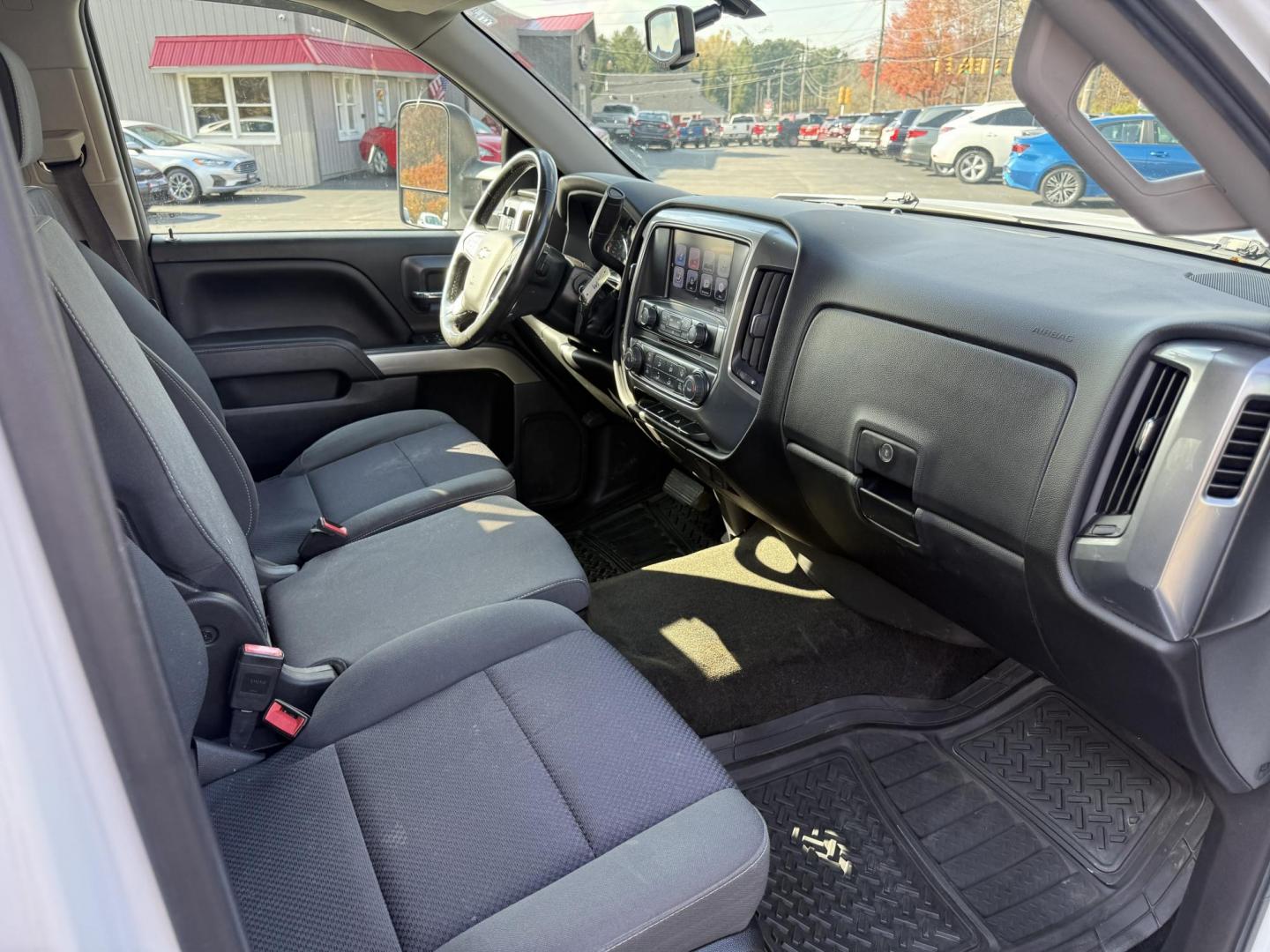 2017 White /Black Chevrolet Silverado 1500 LT Crew Cab 2WD (3GCPCREC5HG) with an 5.3L V8 OHV 16V engine, Automatic transmission, located at 11115 Chardon Rd. , Chardon, OH, 44024, (440) 214-9705, 41.580246, -81.241943 - 2017 Chevrolet Silverado 1500 LT Crew Cab 4WD – Rugged Power, Versatile Towing, and Modern Comfort Get ready to tackle any job or adventure with this 2017 Chevrolet Silverado 1500 LT Crew Cab 4WD. Equipped with a powerful 5.3L EcoTec3 V8 engine and a smooth 6-speed automatic transmission, this - Photo#39