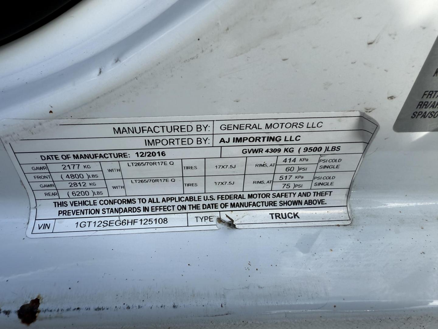 2017 White /Black GMC Sierra 2500HD SLE Crew Cab 4WD (1GT12SEG6HF) with an 6.0L V8 OHV 16V FFV engine, Automatic transmission, located at 11115 Chardon Rd. , Chardon, OH, 44024, (440) 214-9705, 41.580246, -81.241943 - Photo#26