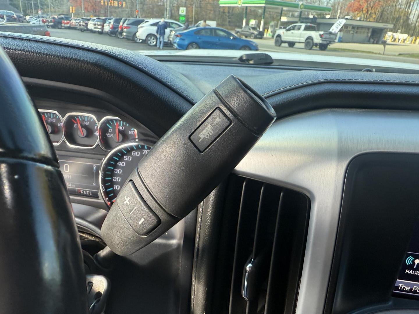 2017 White /Black GMC Sierra 2500HD SLE Crew Cab 4WD (1GT12SEG6HF) with an 6.0L V8 OHV 16V FFV engine, Automatic transmission, located at 11115 Chardon Rd. , Chardon, OH, 44024, (440) 214-9705, 41.580246, -81.241943 - Photo#31