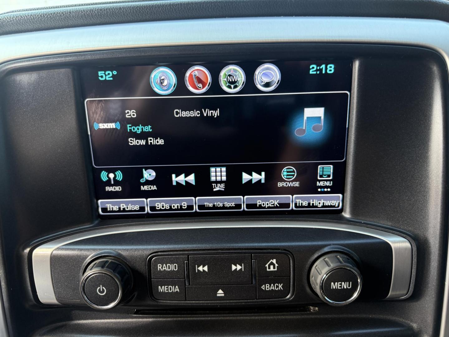 2017 White /Black GMC Sierra 2500HD SLE Crew Cab 4WD (1GT12SEG6HF) with an 6.0L V8 OHV 16V FFV engine, Automatic transmission, located at 11115 Chardon Rd. , Chardon, OH, 44024, (440) 214-9705, 41.580246, -81.241943 - Photo#32