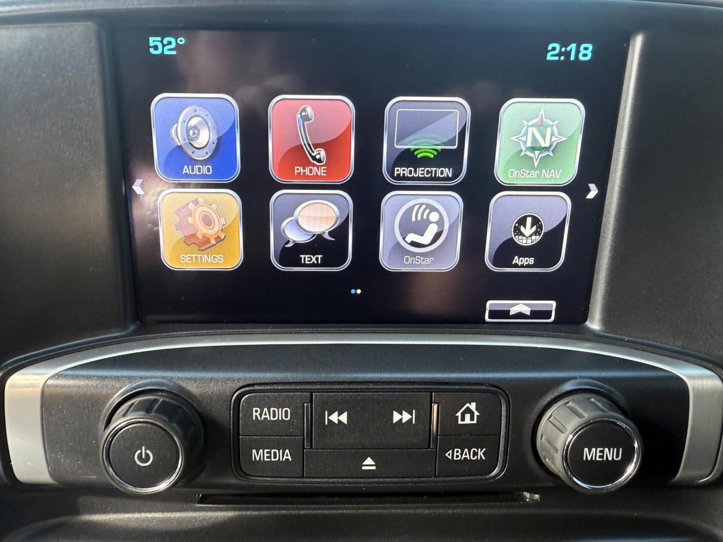 2017 White /Black GMC Sierra 2500HD SLE Crew Cab 4WD (1GT12SEG6HF) with an 6.0L V8 OHV 16V FFV engine, Automatic transmission, located at 11115 Chardon Rd. , Chardon, OH, 44024, (440) 214-9705, 41.580246, -81.241943 - Photo#33