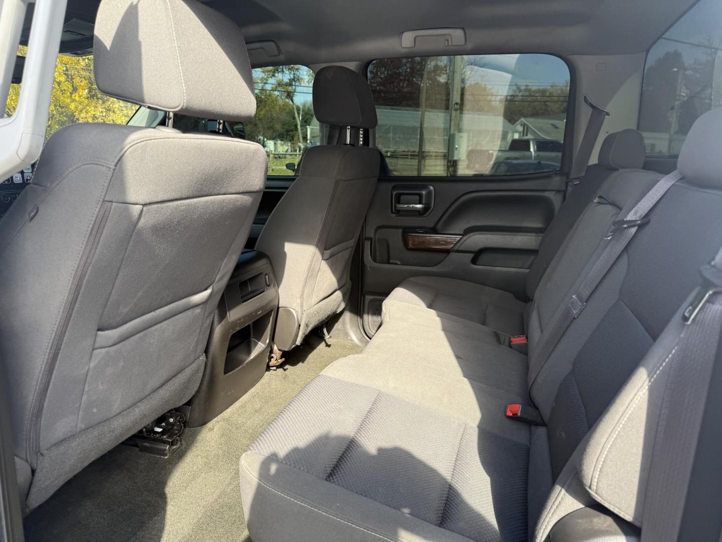 2017 White /Black GMC Sierra 2500HD SLE Crew Cab 4WD (1GT12SEG6HF) with an 6.0L V8 OHV 16V FFV engine, Automatic transmission, located at 11115 Chardon Rd. , Chardon, OH, 44024, (440) 214-9705, 41.580246, -81.241943 - Photo#40