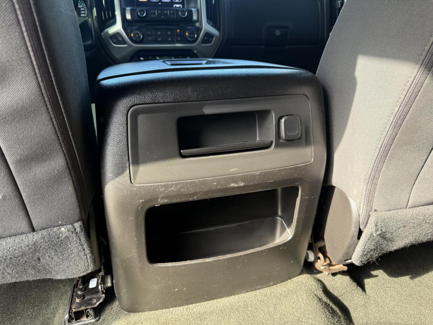 2017 White /Black GMC Sierra 2500HD SLE Crew Cab 4WD (1GT12SEG6HF) with an 6.0L V8 OHV 16V FFV engine, Automatic transmission, located at 11115 Chardon Rd. , Chardon, OH, 44024, (440) 214-9705, 41.580246, -81.241943 - Photo#42