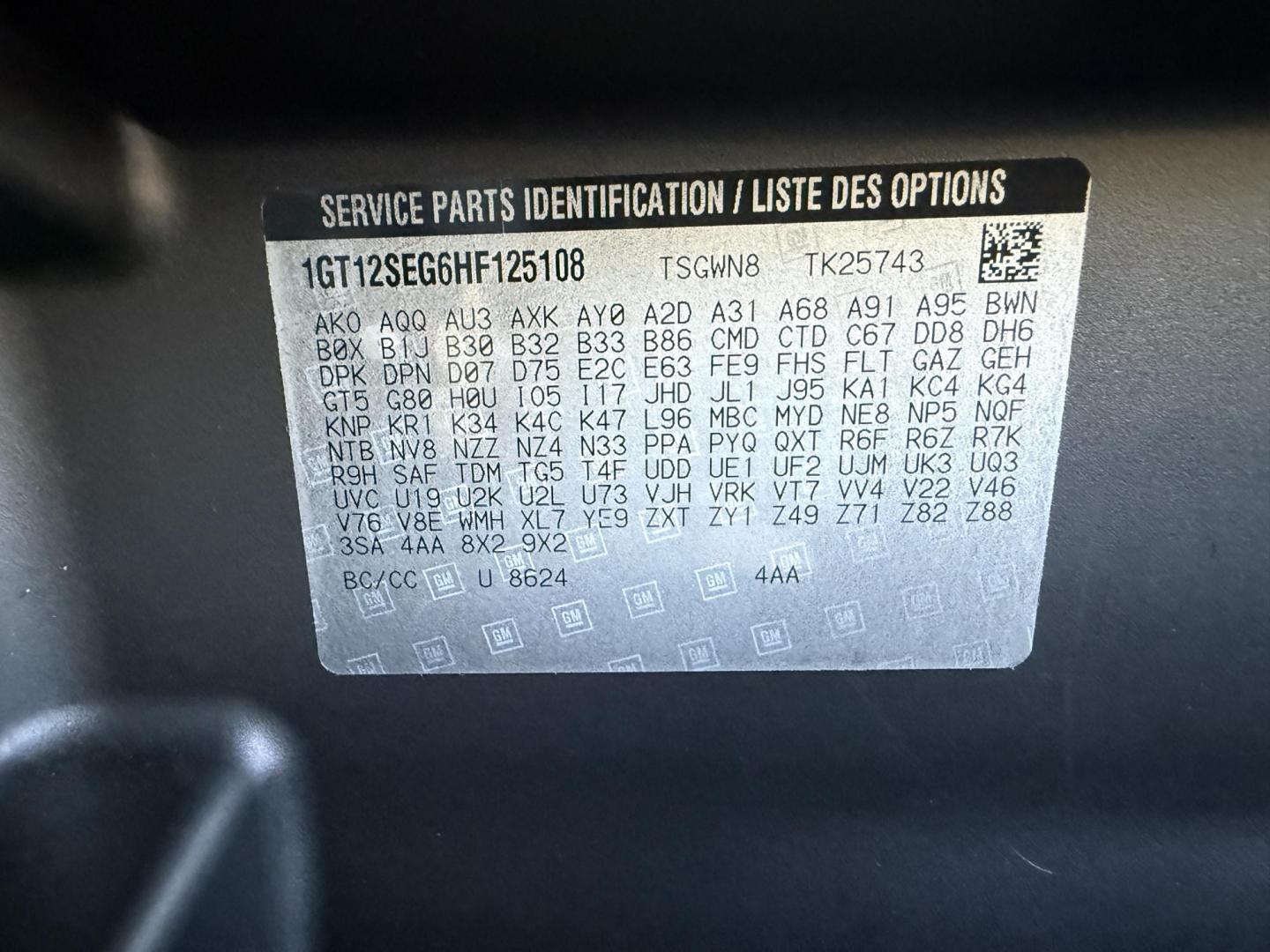 2017 White /Black GMC Sierra 2500HD SLE Crew Cab 4WD (1GT12SEG6HF) with an 6.0L V8 OHV 16V FFV engine, Automatic transmission, located at 11115 Chardon Rd. , Chardon, OH, 44024, (440) 214-9705, 41.580246, -81.241943 - Photo#49