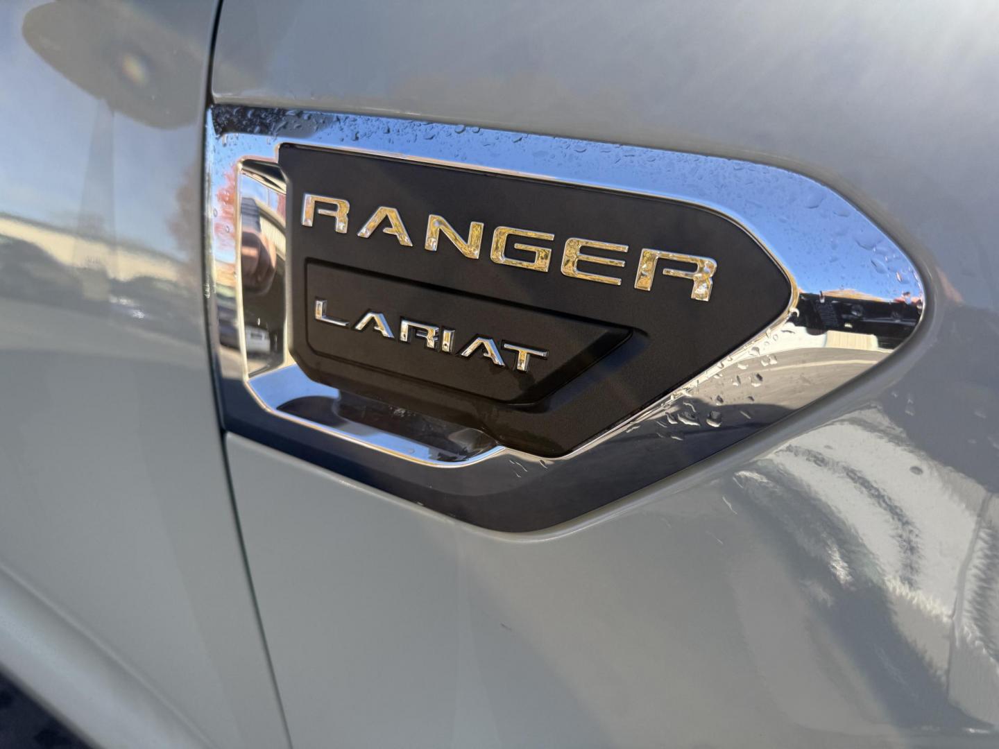 2021 Gray /Black Ford Ranger Lariat SuperCrew 4WD (1FTER4FHXML) with an 2.3L I4 DOHC 16V Turbo engine, Automatic transmission, located at 547 E. Main St., Orwell, OH, 44076, (440) 437-5893, 41.535435, -80.847855 - One Owner – 2021 Ford Ranger Lariat Crew Cab – Off-Road Capability Meets Modern Luxury Tackle every journey in comfort and style with this 2021 Ford Ranger Lariat Crew Cab. Powered by a turbocharged 2.3L EcoBoost engine and a 10-speed automatic transmission, this truck delivers efficient powe - Photo#5