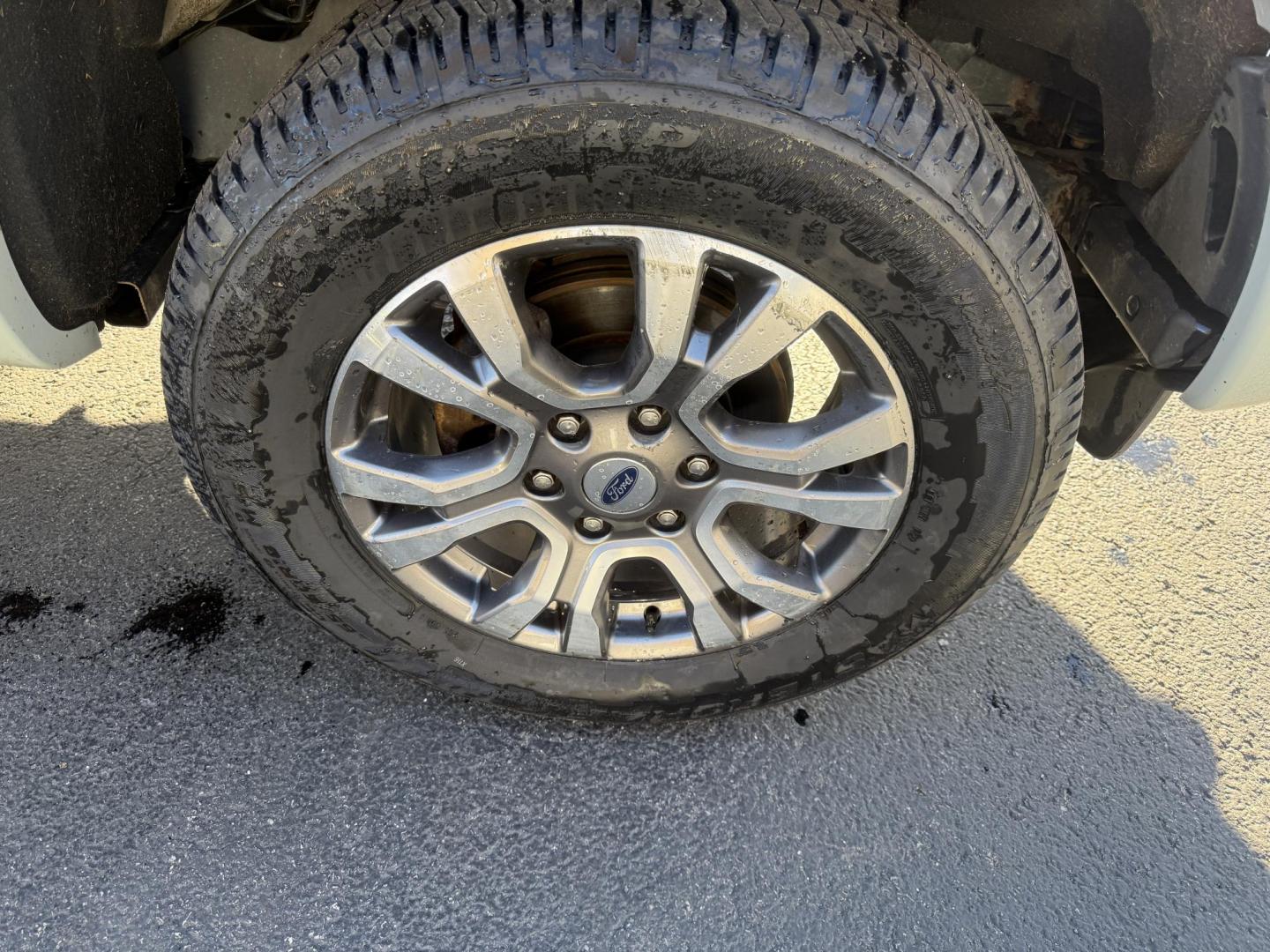 2021 Gray /Black Ford Ranger Lariat SuperCrew 4WD (1FTER4FHXML) with an 2.3L I4 DOHC 16V Turbo engine, Automatic transmission, located at 547 E. Main St., Orwell, OH, 44076, (440) 437-5893, 41.535435, -80.847855 - One Owner – 2021 Ford Ranger Lariat Crew Cab – Off-Road Capability Meets Modern Luxury Tackle every journey in comfort and style with this 2021 Ford Ranger Lariat Crew Cab. Powered by a turbocharged 2.3L EcoBoost engine and a 10-speed automatic transmission, this truck delivers efficient powe - Photo#4