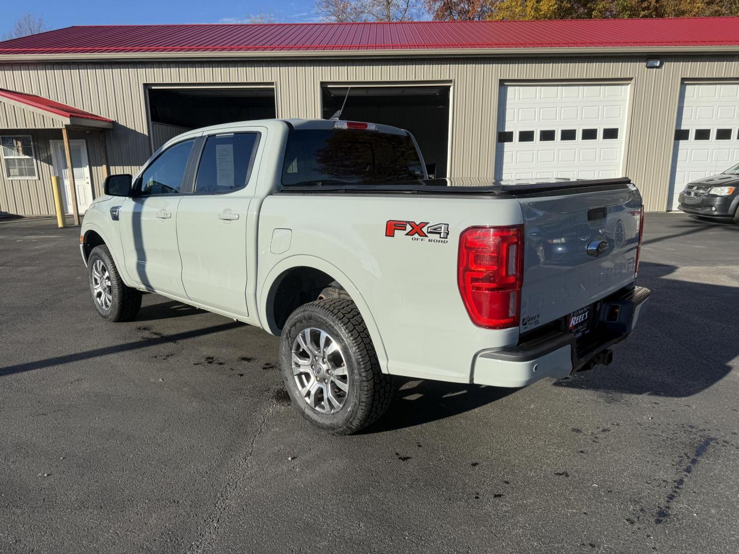 2021 Gray /Black Ford Ranger Lariat SuperCrew 4WD (1FTER4FHXML) with an 2.3L I4 DOHC 16V Turbo engine, Automatic transmission, located at 547 E. Main St., Orwell, OH, 44076, (440) 437-5893, 41.535435, -80.847855 - One Owner – 2021 Ford Ranger Lariat Crew Cab – Off-Road Capability Meets Modern Luxury Tackle every journey in comfort and style with this 2021 Ford Ranger Lariat Crew Cab. Powered by a turbocharged 2.3L EcoBoost engine and a 10-speed automatic transmission, this truck delivers efficient powe - Photo#11
