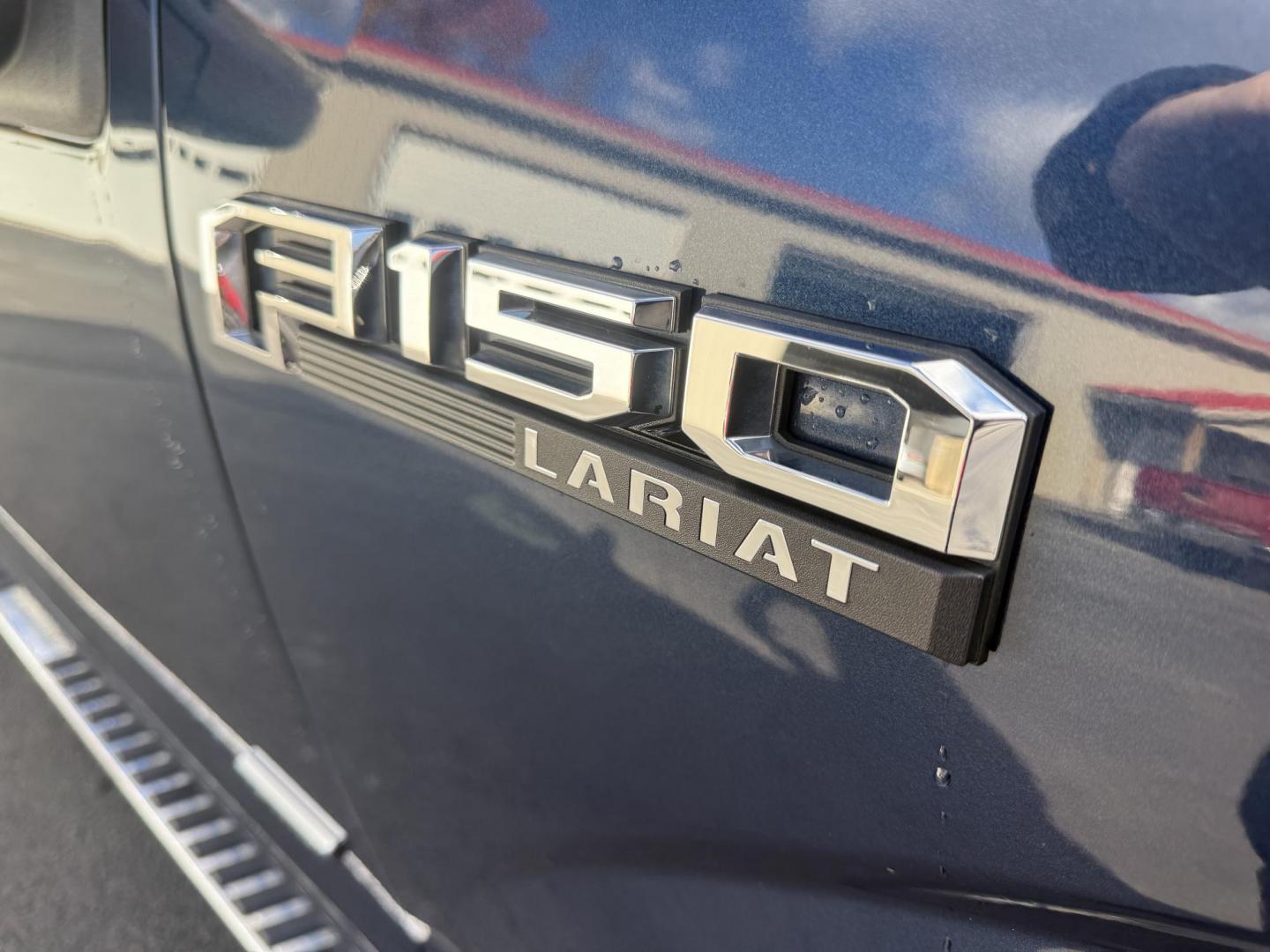 2015 Blue /Black Ford F-150 Lariat SuperCrew 5.5-ft. Bed 4WD (1FTEW1EG2FF) with an 3.5L V6 TWIN TURBO engine, 6-Speed Automatic transmission, located at 547 E. Main St., Orwell, OH, 44076, (440) 437-5893, 41.535435, -80.847855 - 2015 Ford F-150 Lariat Crew Cab – Power, Luxury, and Advanced Capability Experience top-tier performance and premium comfort with this 2015 Ford F-150 Lariat Crew Cab. Under the hood, the powerful 3.5L Twin Turbo EcoBoost engine delivers an impressive 365 horsepower and 420 lb-ft of torque, pai - Photo#5