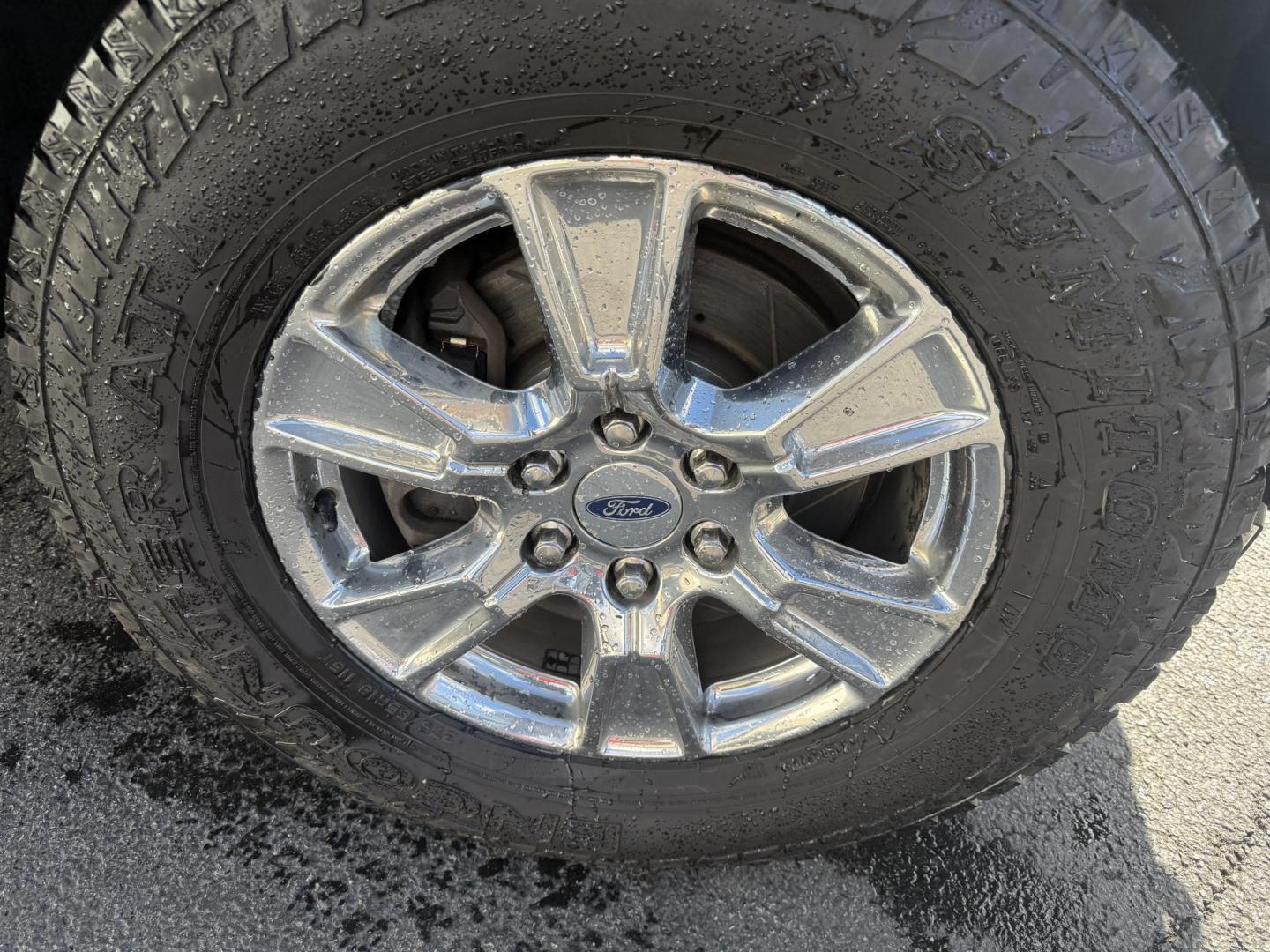 2015 Blue /Black Ford F-150 Lariat SuperCrew 5.5-ft. Bed 4WD (1FTEW1EG2FF) with an 3.5L V6 TWIN TURBO engine, 6-Speed Automatic transmission, located at 547 E. Main St., Orwell, OH, 44076, (440) 437-5893, 41.535435, -80.847855 - 2015 Ford F-150 Lariat Crew Cab – Power, Luxury, and Advanced Capability Experience top-tier performance and premium comfort with this 2015 Ford F-150 Lariat Crew Cab. Under the hood, the powerful 3.5L Twin Turbo EcoBoost engine delivers an impressive 365 horsepower and 420 lb-ft of torque, pai - Photo#4