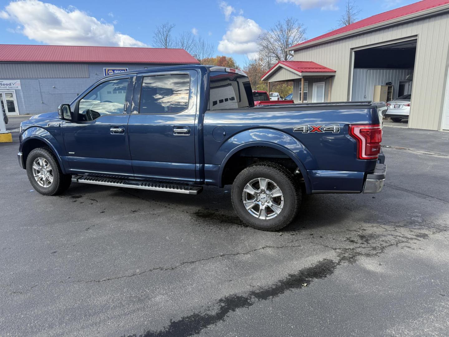 2015 Blue /Black Ford F-150 Lariat SuperCrew 5.5-ft. Bed 4WD (1FTEW1EG2FF) with an 3.5L V6 TWIN TURBO engine, 6-Speed Automatic transmission, located at 547 E. Main St., Orwell, OH, 44076, (440) 437-5893, 41.535435, -80.847855 - 2015 Ford F-150 Lariat Crew Cab – Power, Luxury, and Advanced Capability Experience top-tier performance and premium comfort with this 2015 Ford F-150 Lariat Crew Cab. Under the hood, the powerful 3.5L Twin Turbo EcoBoost engine delivers an impressive 365 horsepower and 420 lb-ft of torque, pai - Photo#12
