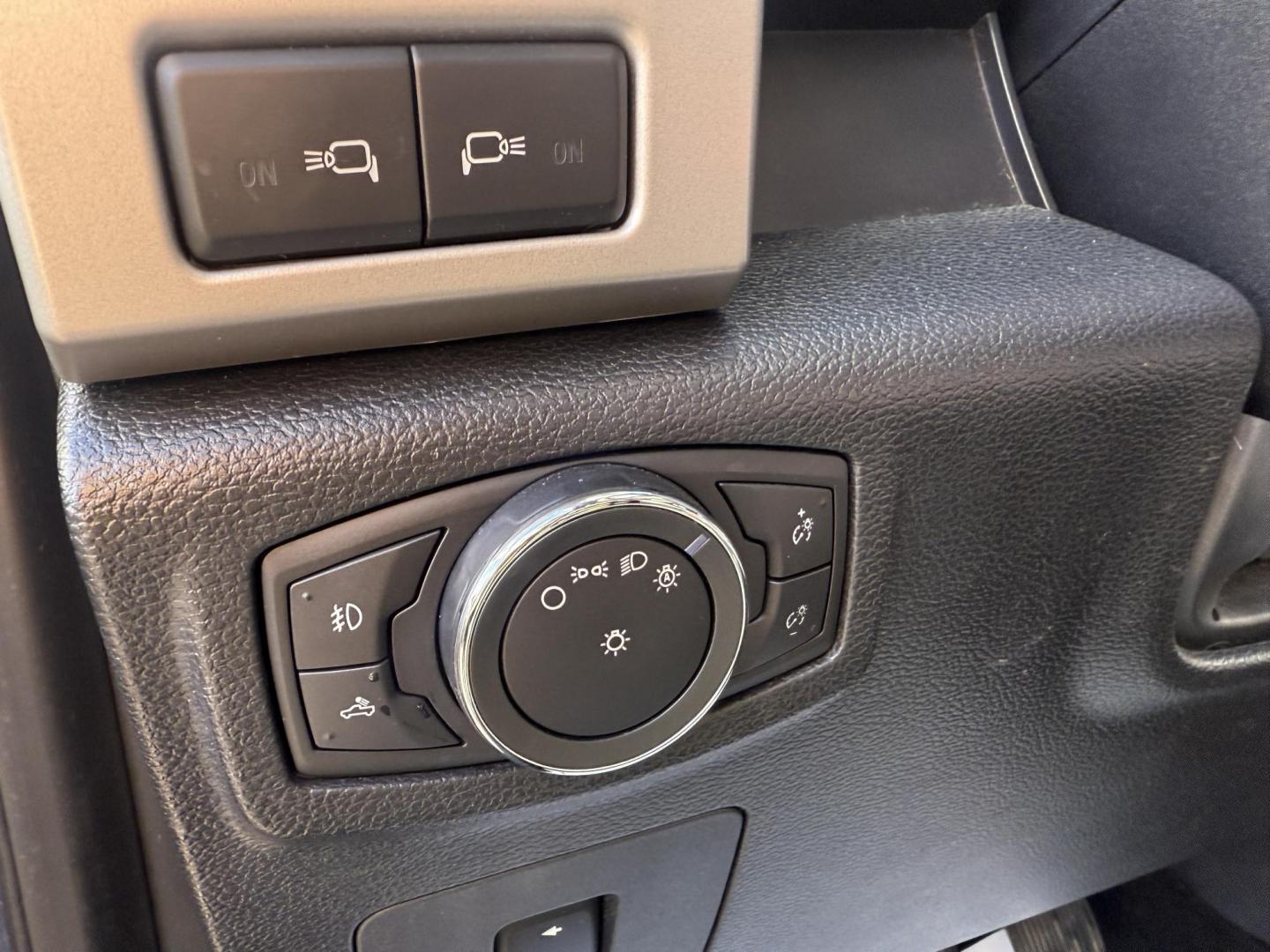 2015 Blue /Black Ford F-150 Lariat SuperCrew 5.5-ft. Bed 4WD (1FTEW1EG2FF) with an 3.5L V6 TWIN TURBO engine, 6-Speed Automatic transmission, located at 547 E. Main St., Orwell, OH, 44076, (440) 437-5893, 41.535435, -80.847855 - 2015 Ford F-150 Lariat Crew Cab – Power, Luxury, and Advanced Capability Experience top-tier performance and premium comfort with this 2015 Ford F-150 Lariat Crew Cab. Under the hood, the powerful 3.5L Twin Turbo EcoBoost engine delivers an impressive 365 horsepower and 420 lb-ft of torque, pai - Photo#24