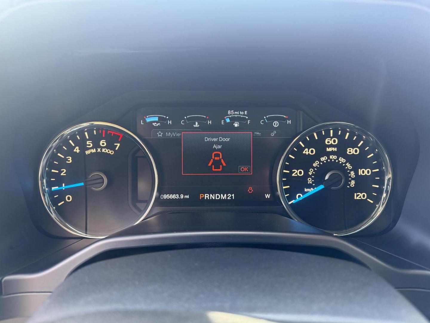 2015 Blue /Black Ford F-150 Lariat SuperCrew 5.5-ft. Bed 4WD (1FTEW1EG2FF) with an 3.5L V6 TWIN TURBO engine, 6-Speed Automatic transmission, located at 547 E. Main St., Orwell, OH, 44076, (440) 437-5893, 41.535435, -80.847855 - 2015 Ford F-150 Lariat Crew Cab – Power, Luxury, and Advanced Capability Experience top-tier performance and premium comfort with this 2015 Ford F-150 Lariat Crew Cab. Under the hood, the powerful 3.5L Twin Turbo EcoBoost engine delivers an impressive 365 horsepower and 420 lb-ft of torque, pai - Photo#27