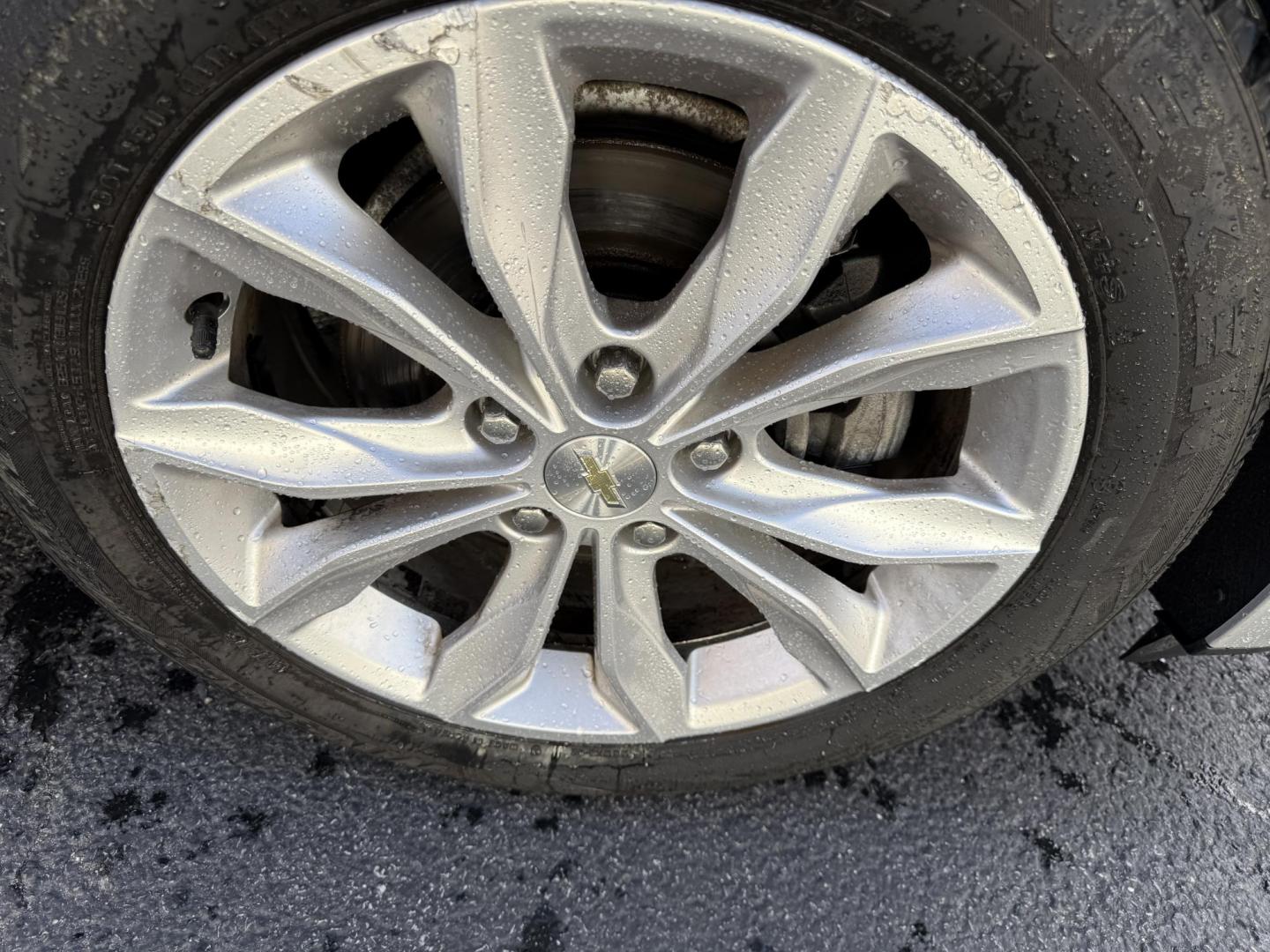 2019 Silver /Black Chevrolet Malibu LT (1G1ZD5ST6KF) with an 1.5L I4 DOHC 16V Turbo engine, Automatic transmission, located at 547 E. Main St., Orwell, OH, 44076, (440) 437-5893, 41.535435, -80.847855 - ONE OWNER – 2019 Chevrolet Malibu LT – Modern Efficiency, Comfort, and Advanced Technology – Brand New Tires Upgrade your daily drive with this 2019 Chevrolet Malibu LT. Powered by a fuel-efficient 1.5L Turbocharged EcoTec engine, this sedan delivers an impressive 36 MPG highway and 32 MPG - Photo#4