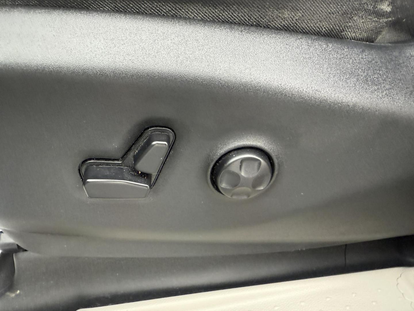 2019 Blue /Black Chrysler Pacifica Touring-L (2C4RC1BG6KR) with an 3.6L V6 DOHC 24V engine, 9A transmission, located at 547 E. Main St., Orwell, OH, 44076, (440) 437-5893, 41.535435, -80.847855 - 2019 Chrysler Pacifica Touring L – Family Comfort, Advanced Safety, and Unmatched Versatility Upgrade your family’s ride with this 2019 Chrysler Pacifica Touring L, designed for comfort, convenience, and peace of mind. Powered by a reliable 3.6L Pentastar V6 engine and a smooth 9-speed automa - Photo#18