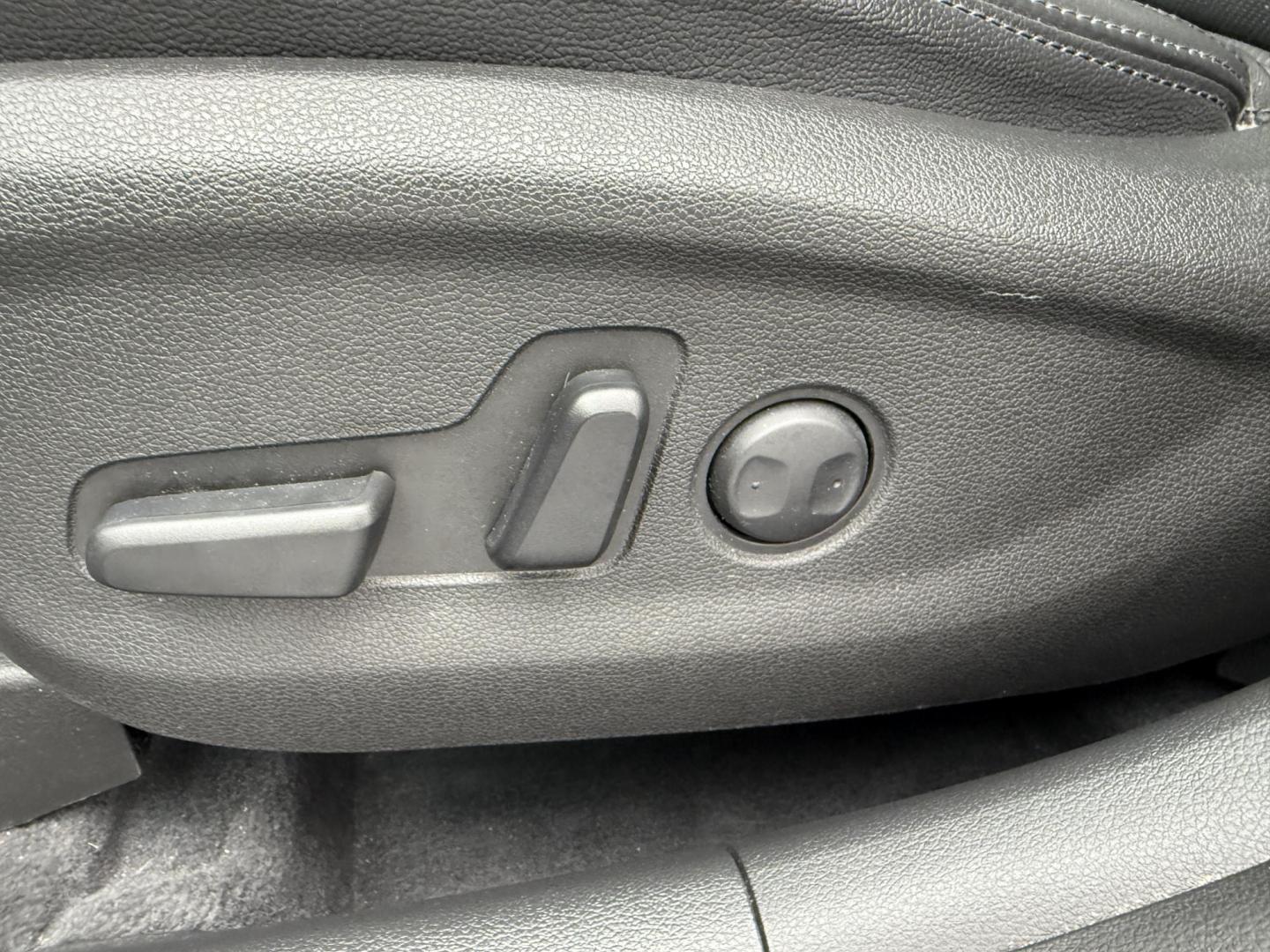 2017 Black /Black Hyundai Tucson Limited Ultimate AWD (KM8J3CA27HU) with an 1.6L I4 DOHC 16V Turbo engine, Automatic transmission, located at 11115 Chardon Rd. , Chardon, OH, 44024, (440) 214-9705, 41.580246, -81.241943 - One Owner – 2017 Hyundai Tucson Limited Ultimate AWD – Luxury, Technology, and All-Weather Confidence Elevate your driving experience with this 2017 Hyundai Tucson Limited Ultimate AWD, blending sophisticated features, advanced safety, and impressive performance. Powered by a 1.6L Turbocharge - Photo#19