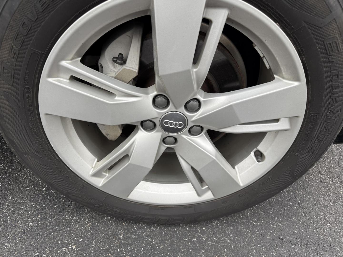 2018 Black /Black Audi Q5 2.0T Premium Plus quattro (WA1BNAFYXJ2) with an 2.0L I4 DOHC 16V Turbo engine, Automatic transmission, located at 11115 Chardon Rd. , Chardon, OH, 44024, (440) 214-9705, 41.580246, -81.241943 - One Owner – 2018 Audi Q5 Premium Plus – Luxury, Performance, and Technology in Perfect Harmony Experience the ultimate in luxury and versatility with this 2018 Audi Q5 Premium Plus. Powered by a spirited 2.0L Turbocharged I4 engine and equipped with Audi’s renowned Quattro all-wheel drive s - Photo#4