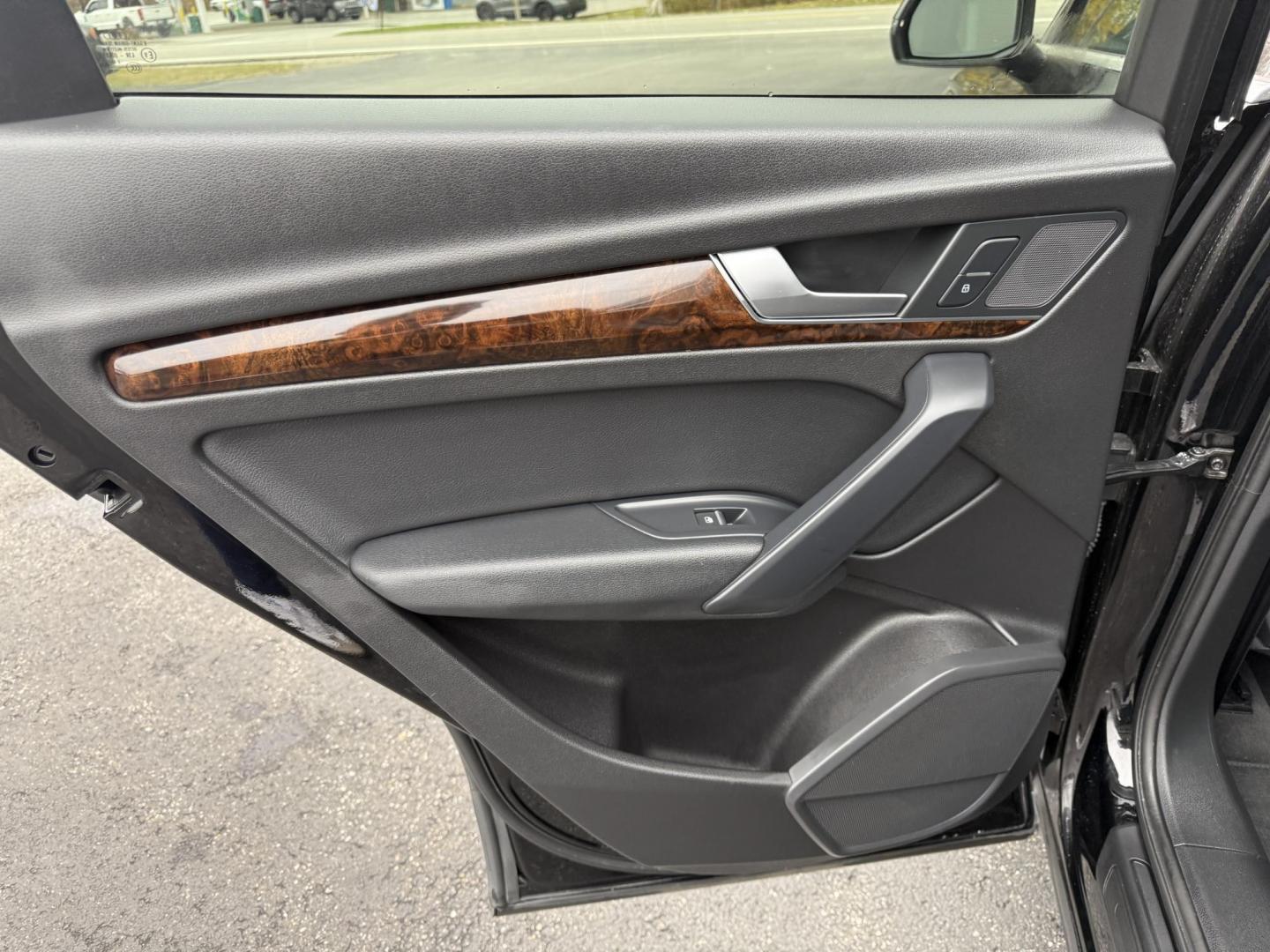 2018 Black /Black Audi Q5 2.0T Premium Plus quattro (WA1BNAFYXJ2) with an 2.0L I4 DOHC 16V Turbo engine, Automatic transmission, located at 11115 Chardon Rd. , Chardon, OH, 44024, (440) 214-9705, 41.580246, -81.241943 - One Owner – 2018 Audi Q5 Premium Plus – Luxury, Performance, and Technology in Perfect Harmony Experience the ultimate in luxury and versatility with this 2018 Audi Q5 Premium Plus. Powered by a spirited 2.0L Turbocharged I4 engine and equipped with Audi’s renowned Quattro all-wheel drive s - Photo#41