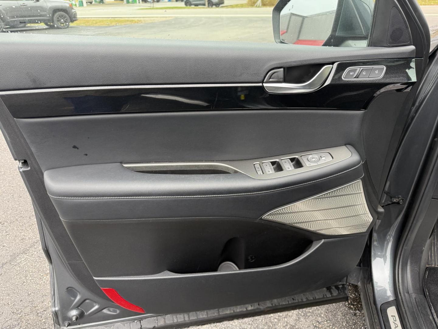 2021 Gray /Black Hyundai Palisade Limited AWD (KM8R5DHE8MU) with an 3.8L V6 DOHC 24V engine, Automatic transmission, located at 11115 Chardon Rd. , Chardon, OH, 44024, (440) 214-9705, 41.580246, -81.241943 - 2021 Hyundai Palisade Limited AWD – Luxury, Technology, and Family-Ready Performance Elevate your driving experience with this 2021 Hyundai Palisade Limited AWD, blending premium comfort, advanced safety, and impressive versatility. Powered by a smooth 3.8L GDI V6 engine paired with an 8-speed - Photo#18