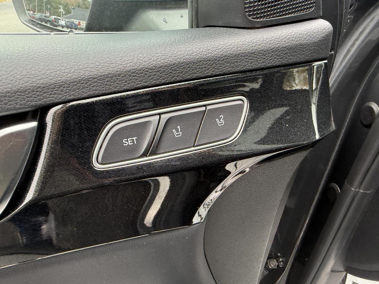 2021 Gray /Black Hyundai Palisade Limited AWD (KM8R5DHE8MU) with an 3.8L V6 DOHC 24V engine, Automatic transmission, located at 11115 Chardon Rd. , Chardon, OH, 44024, (440) 214-9705, 41.580246, -81.241943 - 2021 Hyundai Palisade Limited AWD – Luxury, Technology, and Family-Ready Performance Elevate your driving experience with this 2021 Hyundai Palisade Limited AWD, blending premium comfort, advanced safety, and impressive versatility. Powered by a smooth 3.8L GDI V6 engine paired with an 8-speed - Photo#19