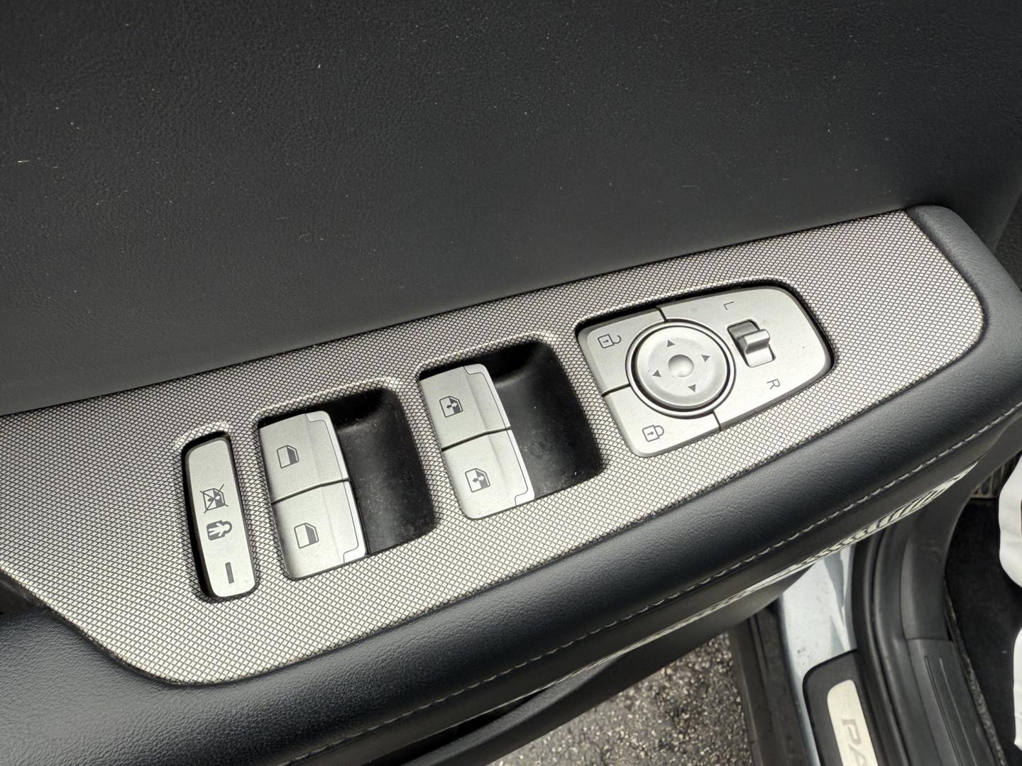 2021 Gray /Black Hyundai Palisade Limited AWD (KM8R5DHE8MU) with an 3.8L V6 DOHC 24V engine, Automatic transmission, located at 11115 Chardon Rd. , Chardon, OH, 44024, (440) 214-9705, 41.580246, -81.241943 - 2021 Hyundai Palisade Limited AWD – Luxury, Technology, and Family-Ready Performance Elevate your driving experience with this 2021 Hyundai Palisade Limited AWD, blending premium comfort, advanced safety, and impressive versatility. Powered by a smooth 3.8L GDI V6 engine paired with an 8-speed - Photo#20