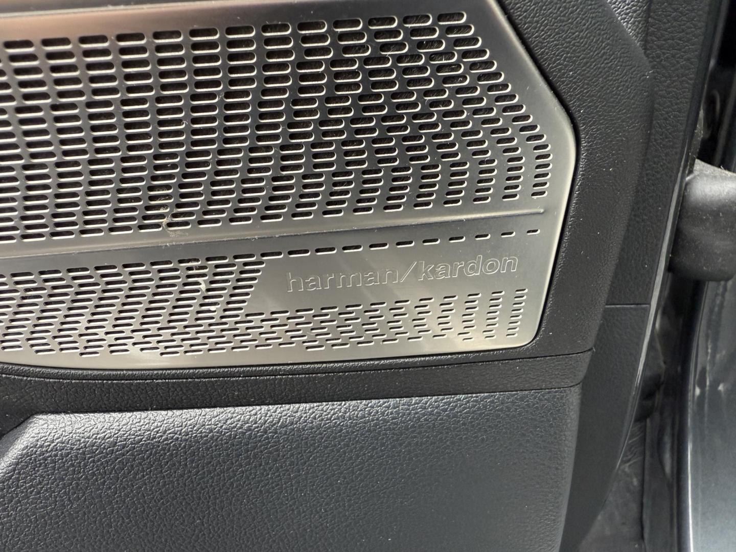 2021 Gray /Black Hyundai Palisade Limited AWD (KM8R5DHE8MU) with an 3.8L V6 DOHC 24V engine, Automatic transmission, located at 11115 Chardon Rd. , Chardon, OH, 44024, (440) 214-9705, 41.580246, -81.241943 - 2021 Hyundai Palisade Limited AWD – Luxury, Technology, and Family-Ready Performance Elevate your driving experience with this 2021 Hyundai Palisade Limited AWD, blending premium comfort, advanced safety, and impressive versatility. Powered by a smooth 3.8L GDI V6 engine paired with an 8-speed - Photo#21