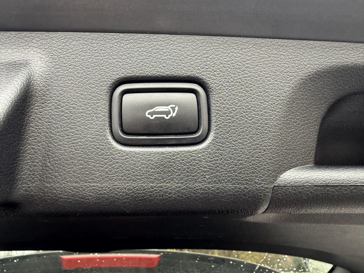 2021 Gray /Black Hyundai Palisade Limited AWD (KM8R5DHE8MU) with an 3.8L V6 DOHC 24V engine, Automatic transmission, located at 11115 Chardon Rd. , Chardon, OH, 44024, (440) 214-9705, 41.580246, -81.241943 - 2021 Hyundai Palisade Limited AWD – Luxury, Technology, and Family-Ready Performance Elevate your driving experience with this 2021 Hyundai Palisade Limited AWD, blending premium comfort, advanced safety, and impressive versatility. Powered by a smooth 3.8L GDI V6 engine paired with an 8-speed - Photo#50