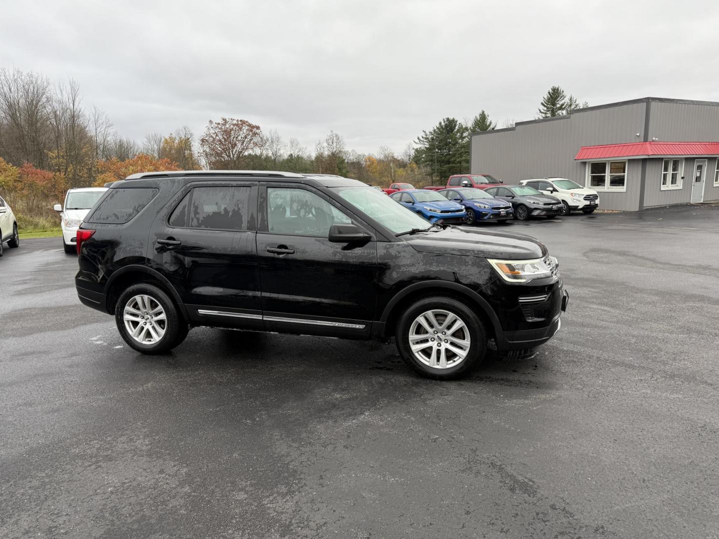 2018 Black /Black Ford Explorer XLT 4WD (1FM5K8D80JG) with an 3.5L V6 DOHC 24V engine, Automatic transmission, located at 11115 Chardon Rd. , Chardon, OH, 44024, (440) 214-9705, 41.580246, -81.241943 - 2018 Ford Explorer XLT 4WD – Versatile, Comfortable, and Ready for Adventure Experience the perfect combination of capability, comfort, and practicality with this 2018 Ford Explorer XLT 4WD. Powered by a reliable 3.5L V6 engine and paired with a smooth 6-speed automatic transmission, this SUV o - Photo#3