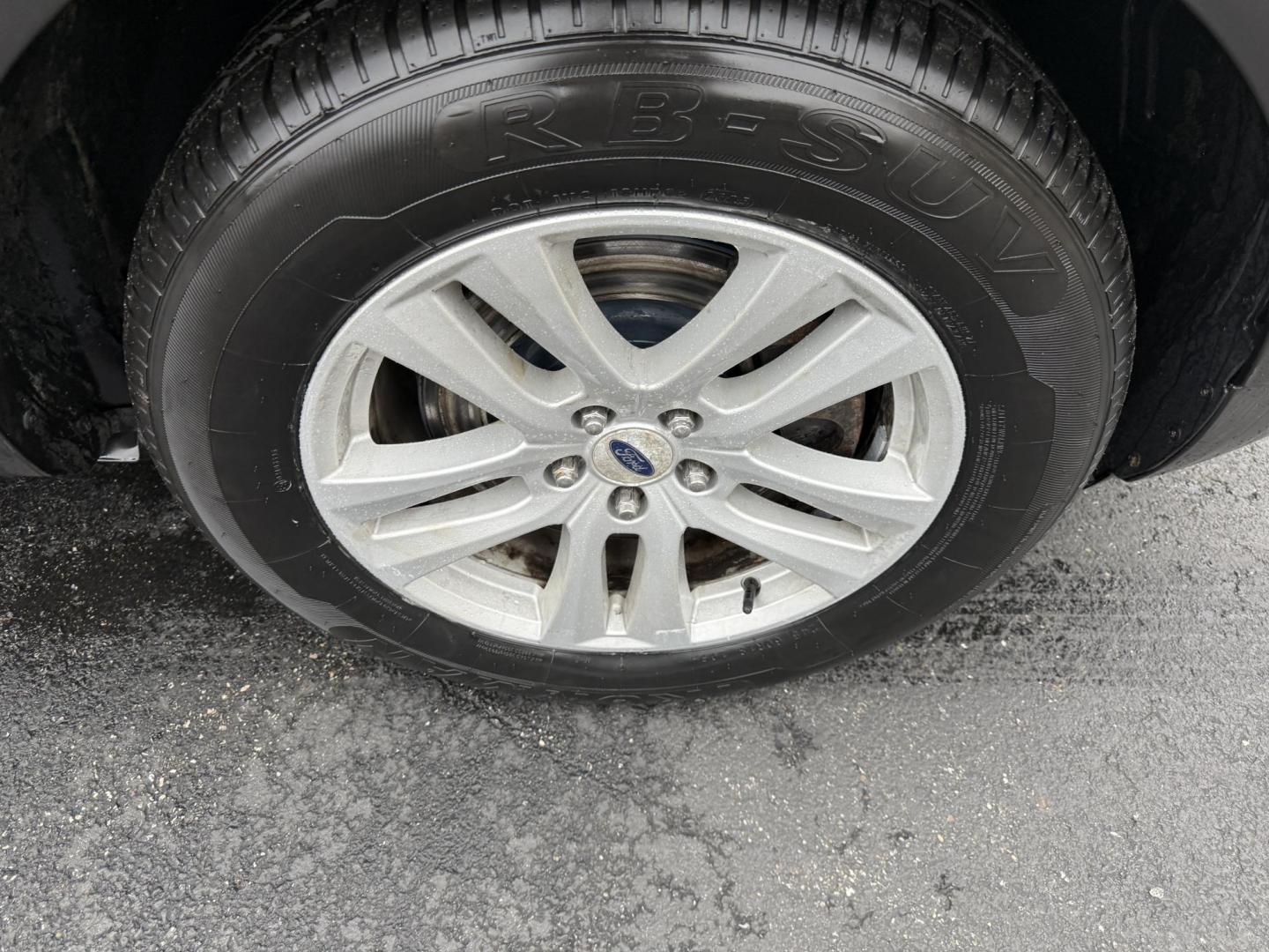 2018 Black /Black Ford Explorer XLT 4WD (1FM5K8D80JG) with an 3.5L V6 DOHC 24V engine, Automatic transmission, located at 11115 Chardon Rd. , Chardon, OH, 44024, (440) 214-9705, 41.580246, -81.241943 - 2018 Ford Explorer XLT 4WD – Versatile, Comfortable, and Ready for Adventure Experience the perfect combination of capability, comfort, and practicality with this 2018 Ford Explorer XLT 4WD. Powered by a reliable 3.5L V6 engine and paired with a smooth 6-speed automatic transmission, this SUV o - Photo#4