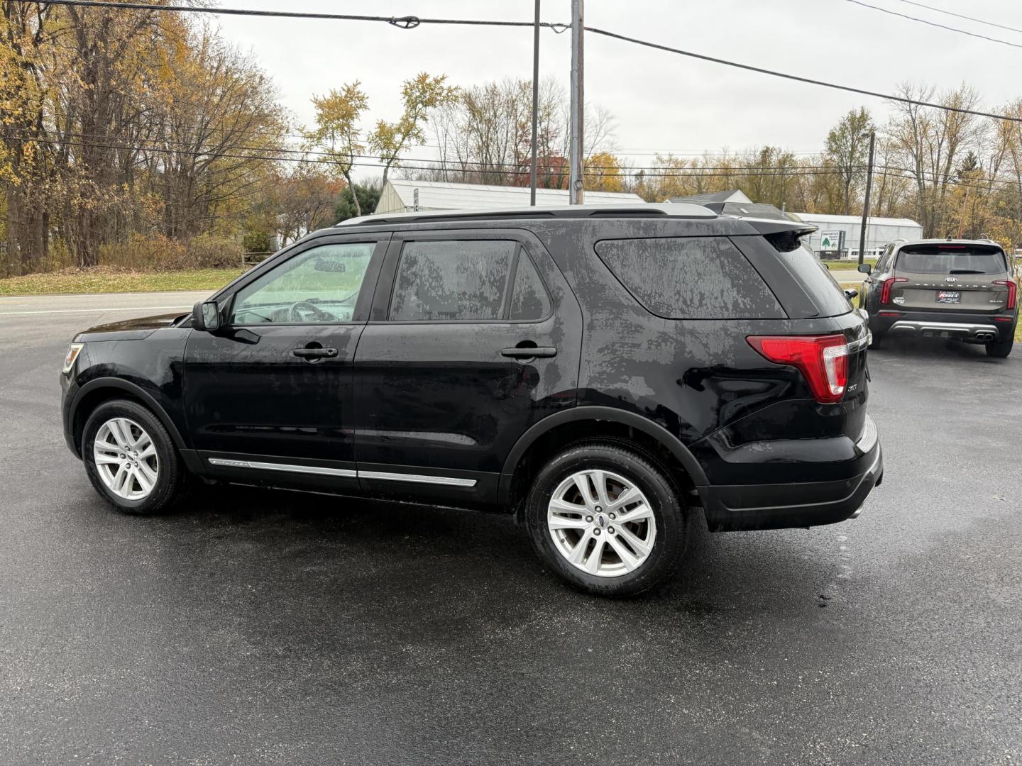 2018 Black /Black Ford Explorer XLT 4WD (1FM5K8D80JG) with an 3.5L V6 DOHC 24V engine, Automatic transmission, located at 11115 Chardon Rd. , Chardon, OH, 44024, (440) 214-9705, 41.580246, -81.241943 - 2018 Ford Explorer XLT 4WD – Versatile, Comfortable, and Ready for Adventure Experience the perfect combination of capability, comfort, and practicality with this 2018 Ford Explorer XLT 4WD. Powered by a reliable 3.5L V6 engine and paired with a smooth 6-speed automatic transmission, this SUV o - Photo#10