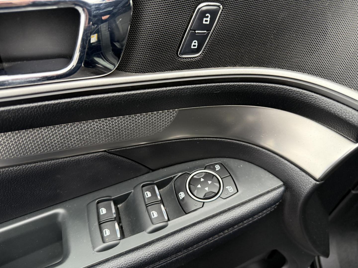 2018 Black /Black Ford Explorer XLT 4WD (1FM5K8D80JG) with an 3.5L V6 DOHC 24V engine, Automatic transmission, located at 11115 Chardon Rd. , Chardon, OH, 44024, (440) 214-9705, 41.580246, -81.241943 - 2018 Ford Explorer XLT 4WD – Versatile, Comfortable, and Ready for Adventure Experience the perfect combination of capability, comfort, and practicality with this 2018 Ford Explorer XLT 4WD. Powered by a reliable 3.5L V6 engine and paired with a smooth 6-speed automatic transmission, this SUV o - Photo#17