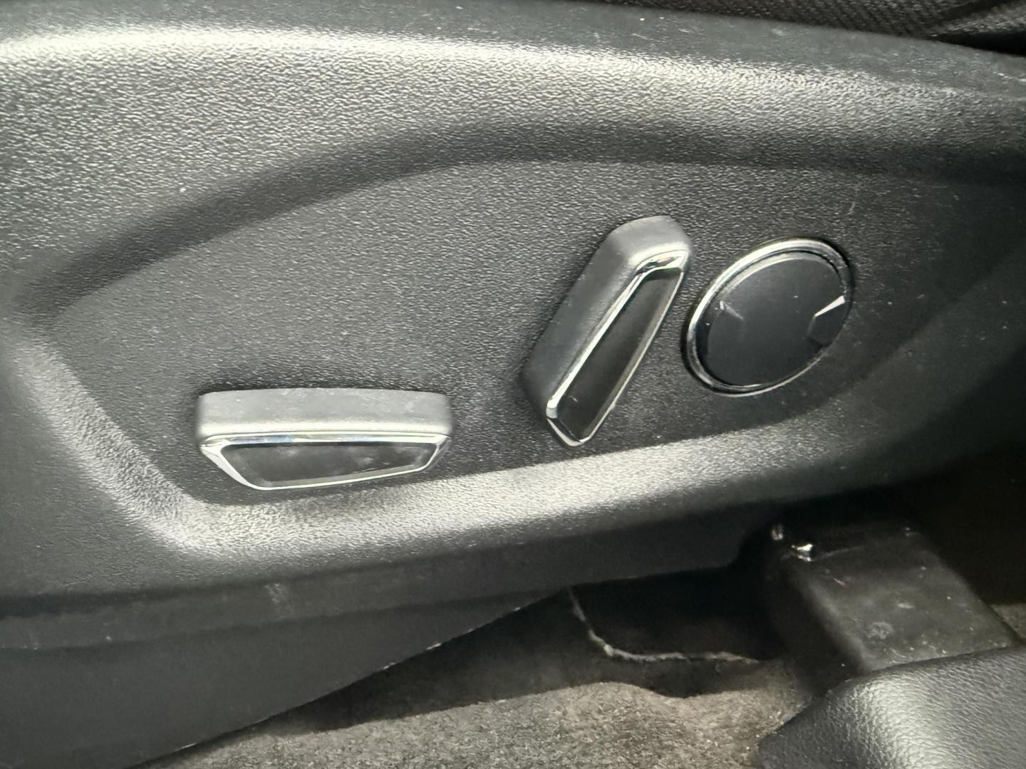 2018 Black /Black Ford Explorer XLT 4WD (1FM5K8D80JG) with an 3.5L V6 DOHC 24V engine, Automatic transmission, located at 11115 Chardon Rd. , Chardon, OH, 44024, (440) 214-9705, 41.580246, -81.241943 - 2018 Ford Explorer XLT 4WD – Versatile, Comfortable, and Ready for Adventure Experience the perfect combination of capability, comfort, and practicality with this 2018 Ford Explorer XLT 4WD. Powered by a reliable 3.5L V6 engine and paired with a smooth 6-speed automatic transmission, this SUV o - Photo#19