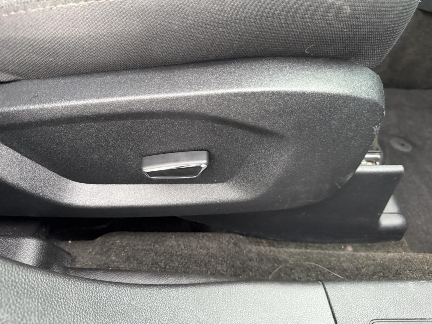 2018 Black /Black Ford Explorer XLT 4WD (1FM5K8D80JG) with an 3.5L V6 DOHC 24V engine, Automatic transmission, located at 11115 Chardon Rd. , Chardon, OH, 44024, (440) 214-9705, 41.580246, -81.241943 - 2018 Ford Explorer XLT 4WD – Versatile, Comfortable, and Ready for Adventure Experience the perfect combination of capability, comfort, and practicality with this 2018 Ford Explorer XLT 4WD. Powered by a reliable 3.5L V6 engine and paired with a smooth 6-speed automatic transmission, this SUV o - Photo#43