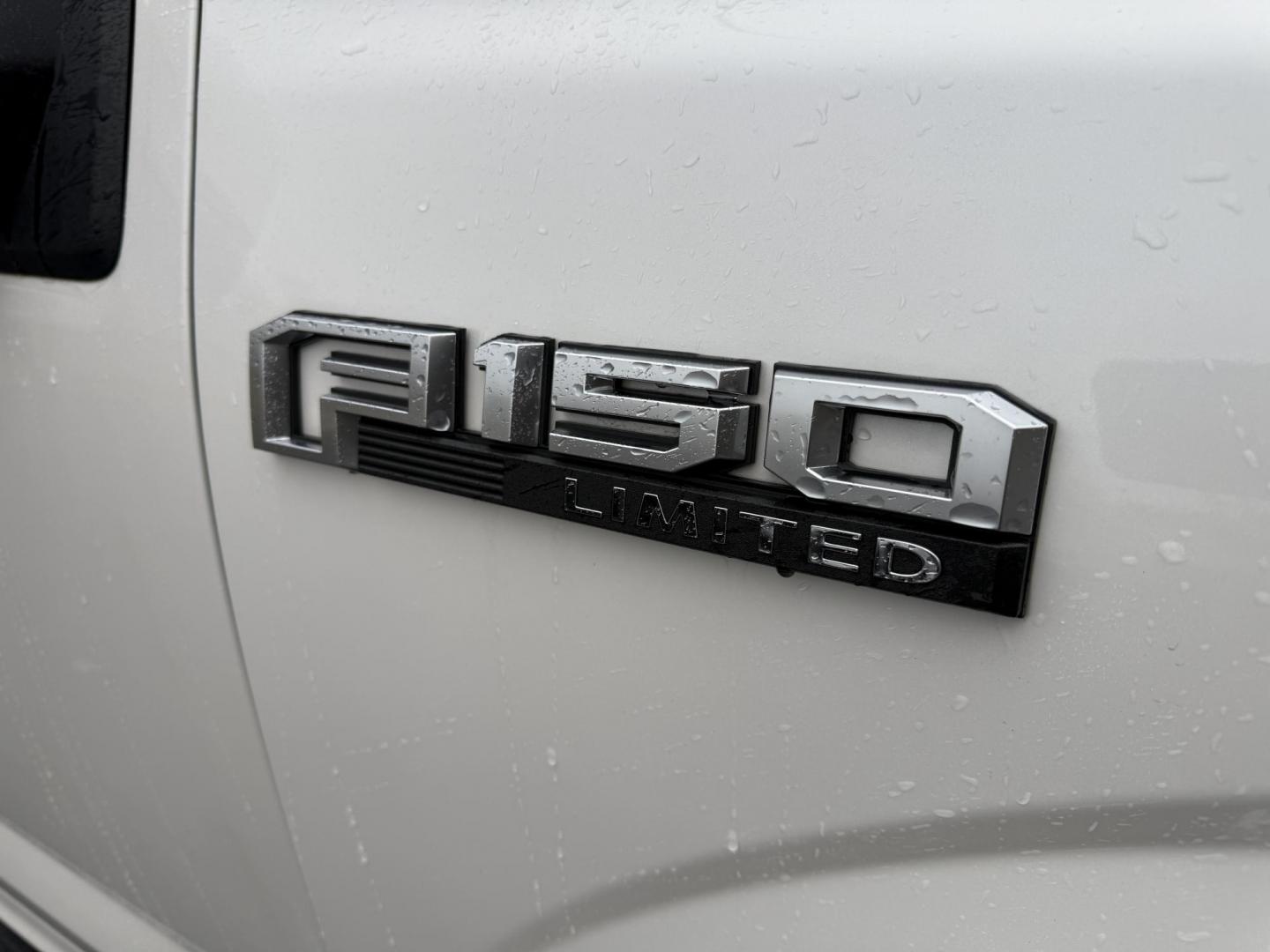 2018 White /Blue Ford F-150 Limited SuperCrew 5.5-ft. Bed 4WD (1FTEW1EG0JF) with an 3.5L V6 Twin Turbo engine, Automatic transmission, located at 11115 Chardon Rd. , Chardon, OH, 44024, (440) 214-9705, 41.580246, -81.241943 - 2018 Ford F-150 Limited Crew Cab 4WD – Luxury, Power, and Unmatched Capability Experience the ultimate in pickup truck luxury and performance with this 2018 Ford F-150 Limited Crew Cab 4WD. Powered by a robust 3.5L Twin Turbo EcoBoost V6 engine and paired with a 10-speed automatic transmission, - Photo#5