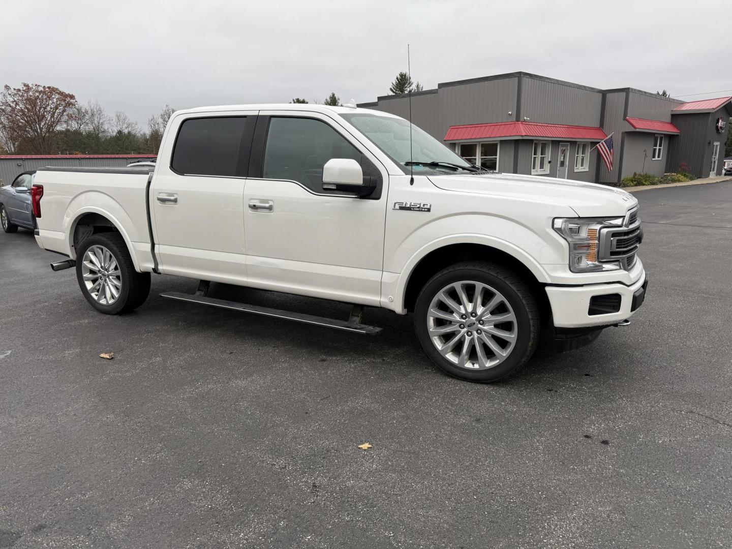 2018 White /Blue Ford F-150 Limited SuperCrew 5.5-ft. Bed 4WD (1FTEW1EG0JF) with an 3.5L V6 Twin Turbo engine, Automatic transmission, located at 11115 Chardon Rd. , Chardon, OH, 44024, (440) 214-9705, 41.580246, -81.241943 - 2018 Ford F-150 Limited Crew Cab 4WD – Luxury, Power, and Unmatched Capability Experience the ultimate in pickup truck luxury and performance with this 2018 Ford F-150 Limited Crew Cab 4WD. Powered by a robust 3.5L Twin Turbo EcoBoost V6 engine and paired with a 10-speed automatic transmission, - Photo#3