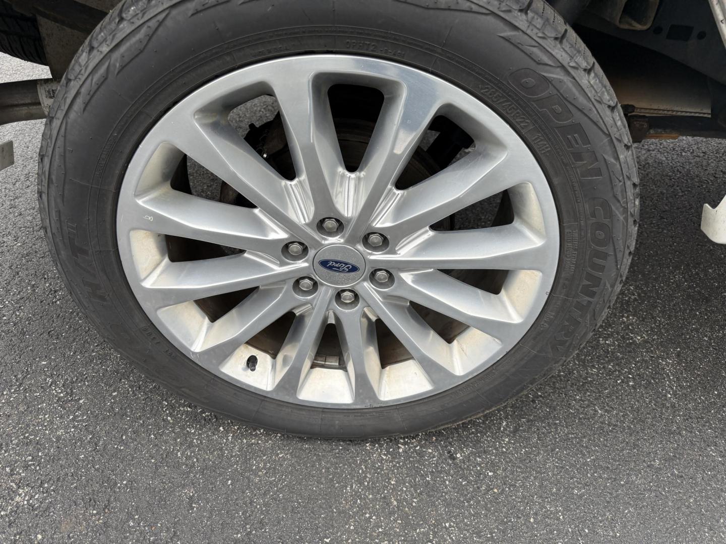 2018 White /Blue Ford F-150 Limited SuperCrew 5.5-ft. Bed 4WD (1FTEW1EG0JF) with an 3.5L V6 Twin Turbo engine, Automatic transmission, located at 11115 Chardon Rd. , Chardon, OH, 44024, (440) 214-9705, 41.580246, -81.241943 - 2018 Ford F-150 Limited Crew Cab 4WD – Luxury, Power, and Unmatched Capability Experience the ultimate in pickup truck luxury and performance with this 2018 Ford F-150 Limited Crew Cab 4WD. Powered by a robust 3.5L Twin Turbo EcoBoost V6 engine and paired with a 10-speed automatic transmission, - Photo#7