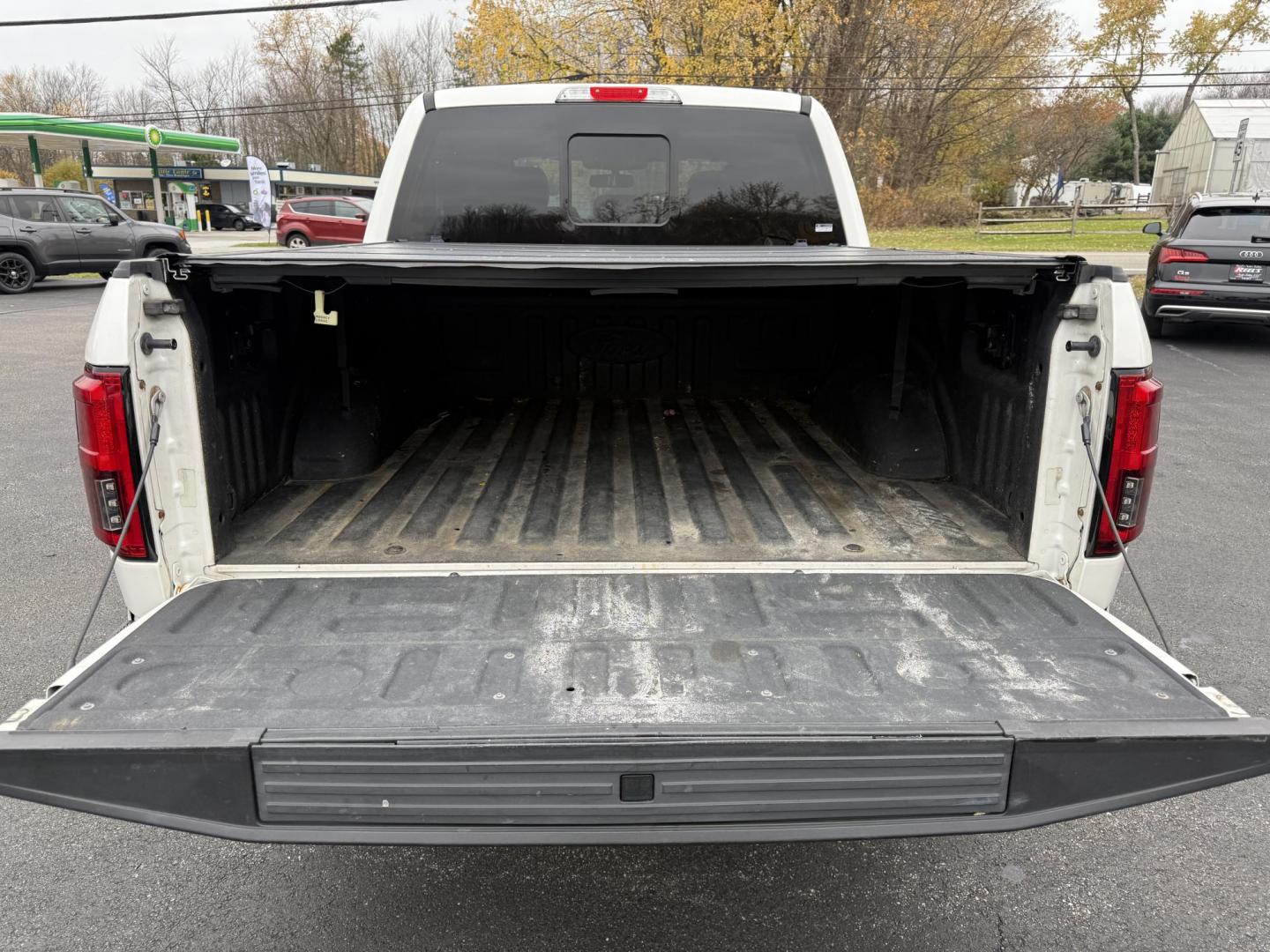 2018 White /Blue Ford F-150 Limited SuperCrew 5.5-ft. Bed 4WD (1FTEW1EG0JF) with an 3.5L V6 Twin Turbo engine, Automatic transmission, located at 11115 Chardon Rd. , Chardon, OH, 44024, (440) 214-9705, 41.580246, -81.241943 - 2018 Ford F-150 Limited Crew Cab 4WD – Luxury, Power, and Unmatched Capability Experience the ultimate in pickup truck luxury and performance with this 2018 Ford F-150 Limited Crew Cab 4WD. Powered by a robust 3.5L Twin Turbo EcoBoost V6 engine and paired with a 10-speed automatic transmission, - Photo#10