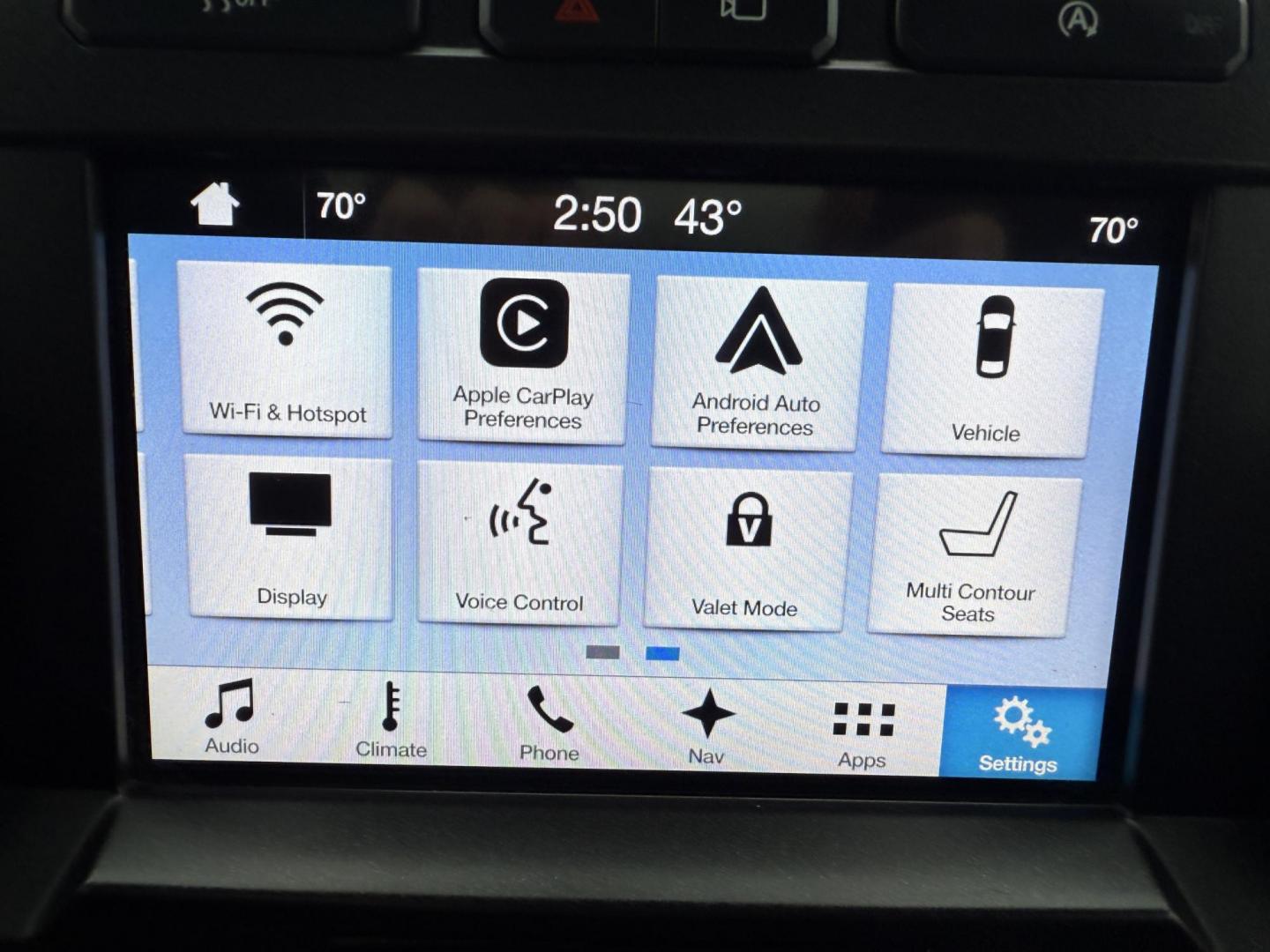 2018 White /Blue Ford F-150 Limited SuperCrew 5.5-ft. Bed 4WD (1FTEW1EG0JF) with an 3.5L V6 Twin Turbo engine, Automatic transmission, located at 11115 Chardon Rd. , Chardon, OH, 44024, (440) 214-9705, 41.580246, -81.241943 - 2018 Ford F-150 Limited Crew Cab 4WD – Luxury, Power, and Unmatched Capability Experience the ultimate in pickup truck luxury and performance with this 2018 Ford F-150 Limited Crew Cab 4WD. Powered by a robust 3.5L Twin Turbo EcoBoost V6 engine and paired with a 10-speed automatic transmission, - Photo#39