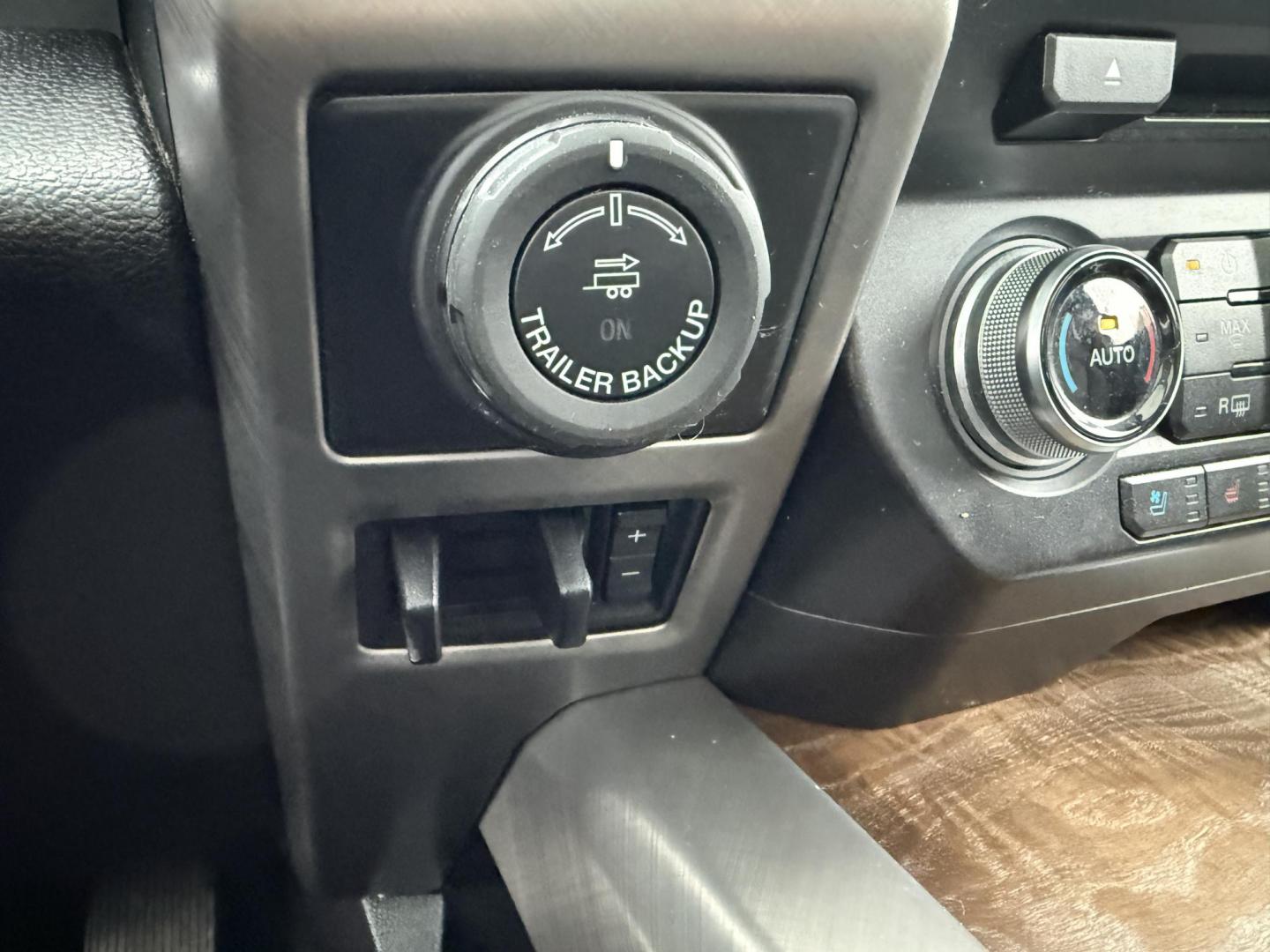 2018 White /Blue Ford F-150 Limited SuperCrew 5.5-ft. Bed 4WD (1FTEW1EG0JF) with an 3.5L V6 Twin Turbo engine, Automatic transmission, located at 11115 Chardon Rd. , Chardon, OH, 44024, (440) 214-9705, 41.580246, -81.241943 - 2018 Ford F-150 Limited Crew Cab 4WD – Luxury, Power, and Unmatched Capability Experience the ultimate in pickup truck luxury and performance with this 2018 Ford F-150 Limited Crew Cab 4WD. Powered by a robust 3.5L Twin Turbo EcoBoost V6 engine and paired with a 10-speed automatic transmission, - Photo#42