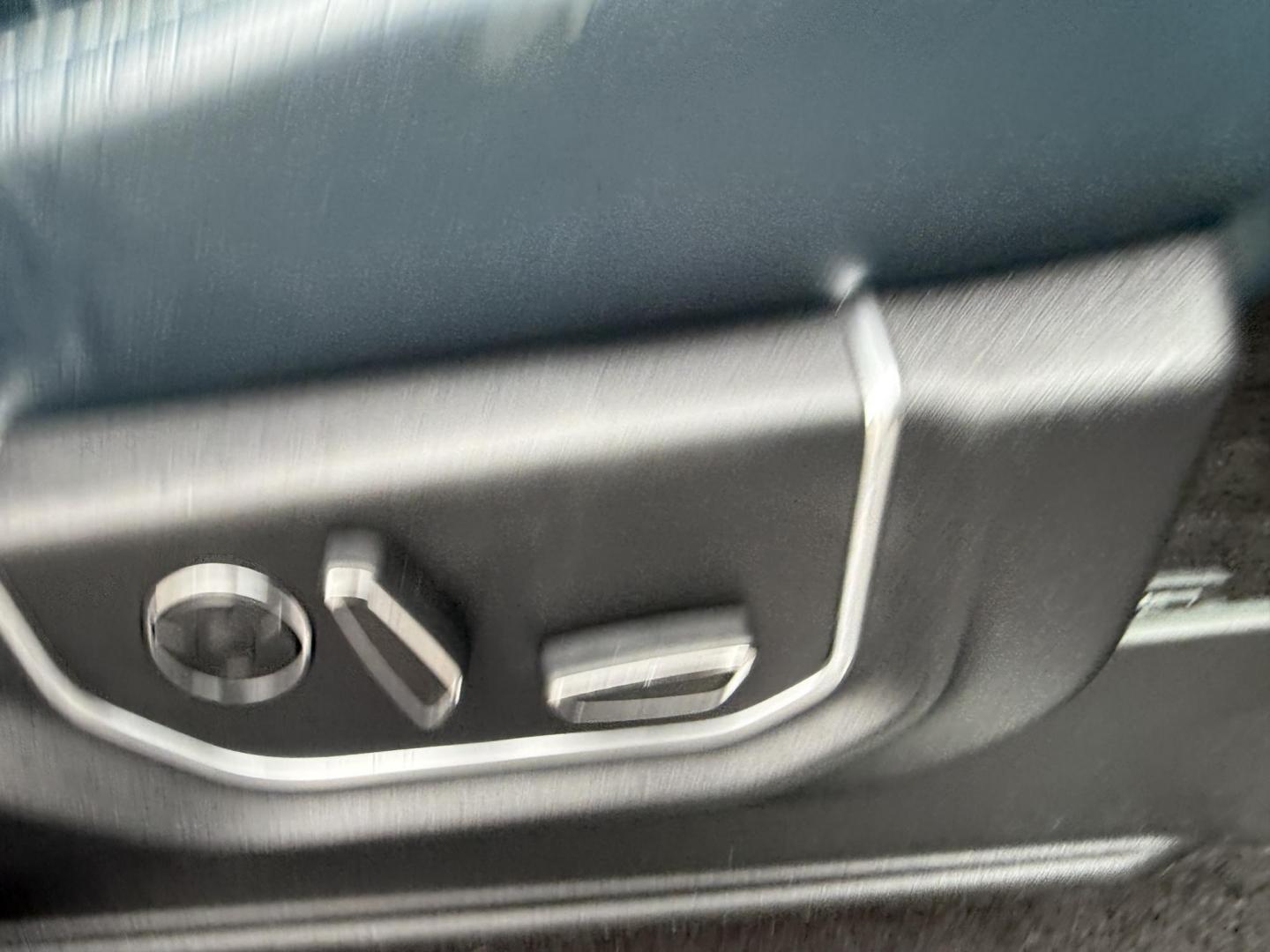 2018 White /Blue Ford F-150 Limited SuperCrew 5.5-ft. Bed 4WD (1FTEW1EG0JF) with an 3.5L V6 Twin Turbo engine, Automatic transmission, located at 11115 Chardon Rd. , Chardon, OH, 44024, (440) 214-9705, 41.580246, -81.241943 - 2018 Ford F-150 Limited Crew Cab 4WD – Luxury, Power, and Unmatched Capability Experience the ultimate in pickup truck luxury and performance with this 2018 Ford F-150 Limited Crew Cab 4WD. Powered by a robust 3.5L Twin Turbo EcoBoost V6 engine and paired with a 10-speed automatic transmission, - Photo#59