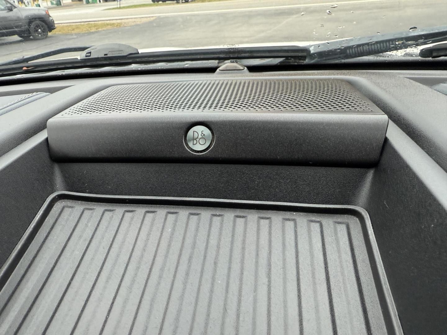 2018 White /Blue Ford F-150 Limited SuperCrew 5.5-ft. Bed 4WD (1FTEW1EG0JF) with an 3.5L V6 Twin Turbo engine, Automatic transmission, located at 11115 Chardon Rd. , Chardon, OH, 44024, (440) 214-9705, 41.580246, -81.241943 - 2018 Ford F-150 Limited Crew Cab 4WD – Luxury, Power, and Unmatched Capability Experience the ultimate in pickup truck luxury and performance with this 2018 Ford F-150 Limited Crew Cab 4WD. Powered by a robust 3.5L Twin Turbo EcoBoost V6 engine and paired with a 10-speed automatic transmission, - Photo#61